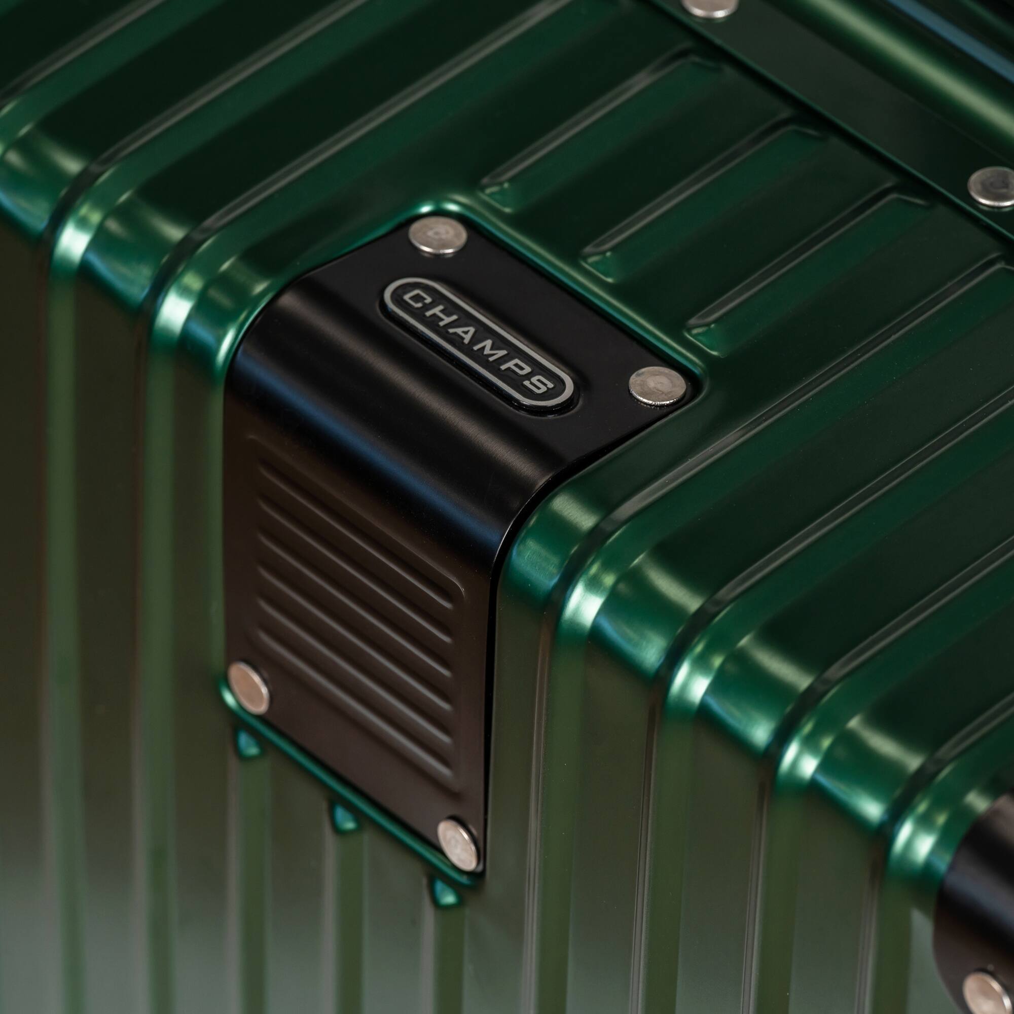 Left. Champs - Elite Aluminum Collection Carry-on Luggage Case - Green.