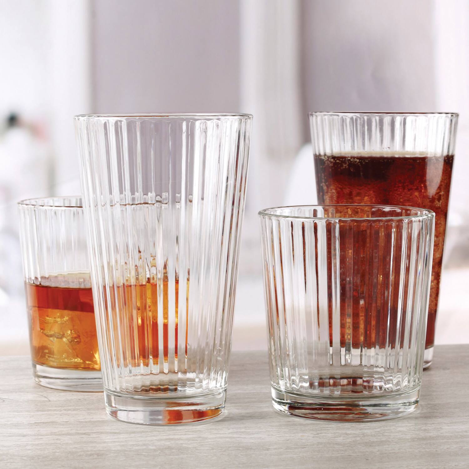 Left. Jay Import - Hill Street 16-Pieces Entertaining Set - Clear.