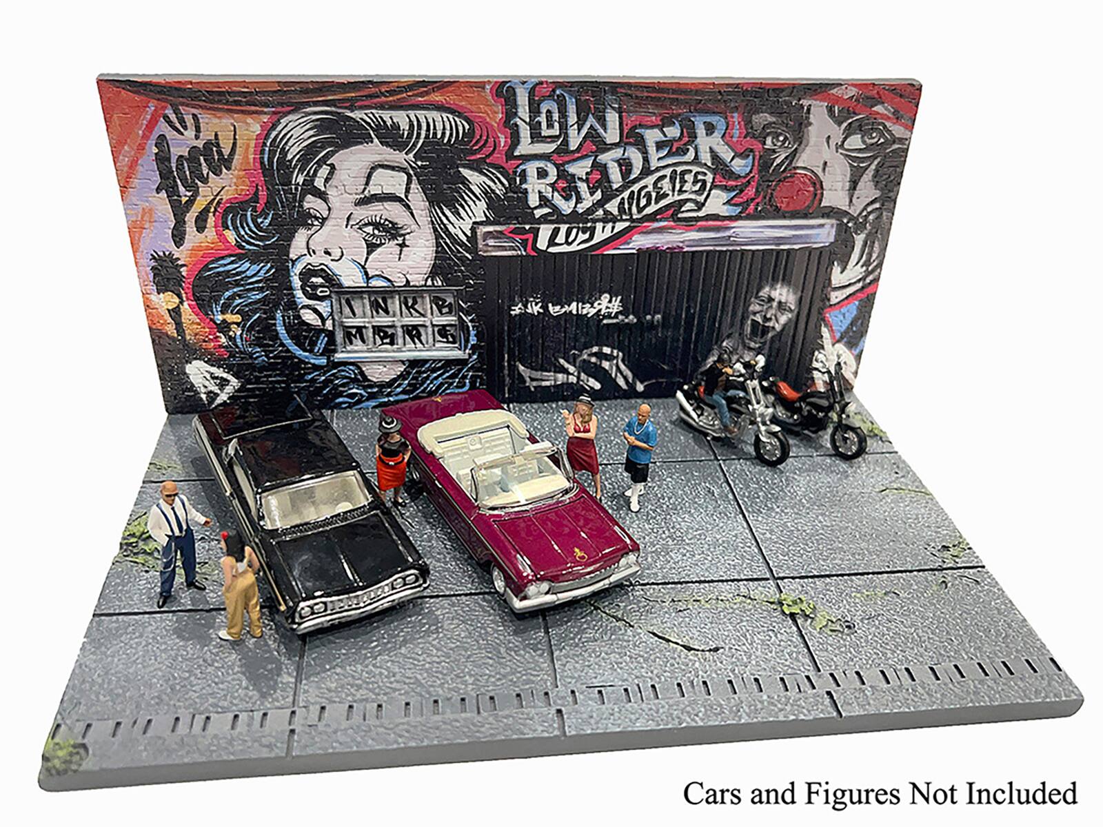 Sure, here is the corrected text:

**LOW RIDER RIGGERS**  
**L09**  
**NKR**  
**BRE**  
**Cars and Figures Not Included**