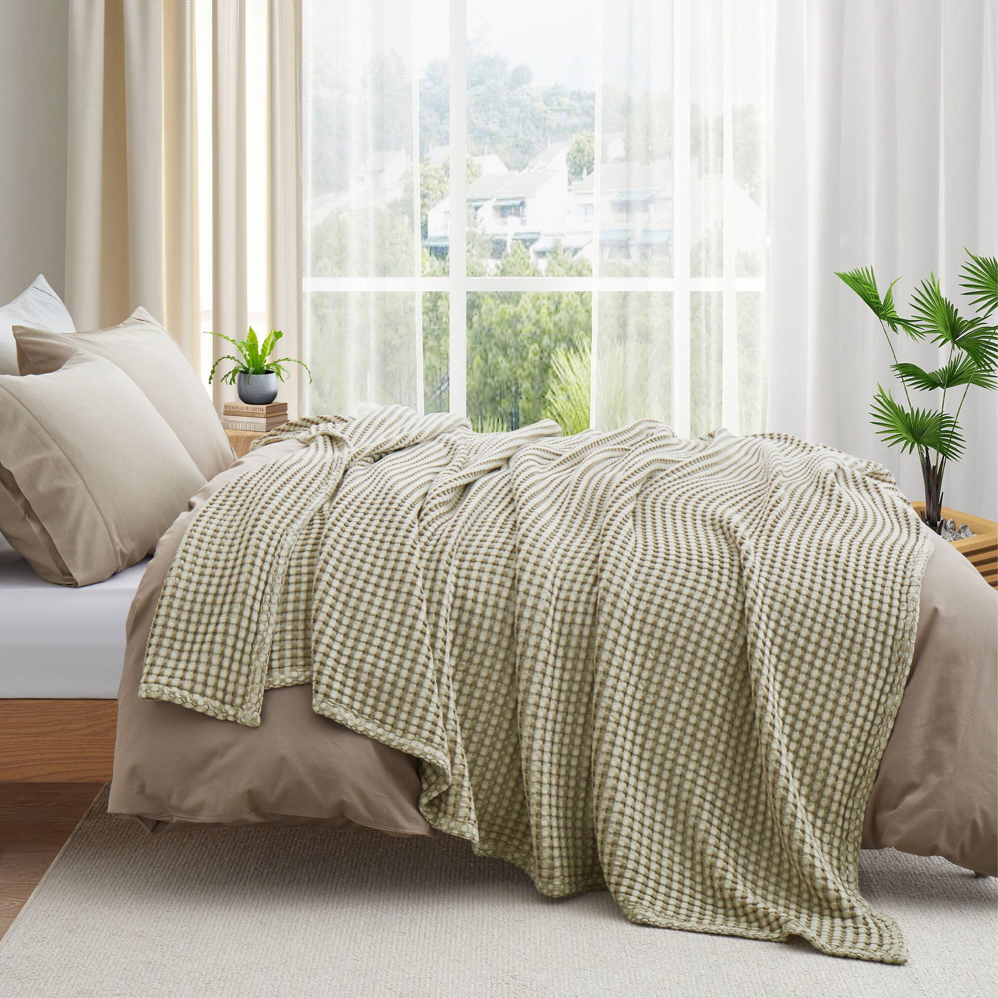 Angle. Puredown - Puredown Organic Cotton Soft Lightweight Waffle Weave Bed Blanket,  Breathable Textured Blanket, Beige, 90" x 90" - Beige.
