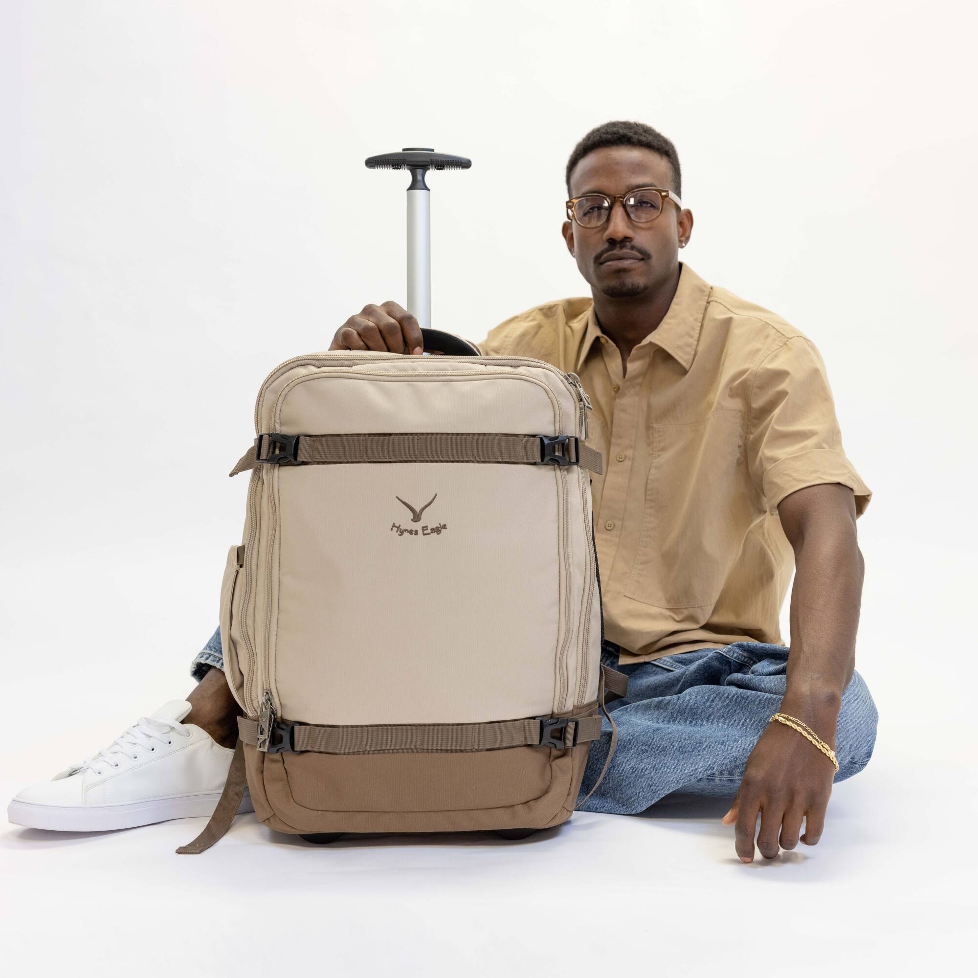Angle. Hynes Eagle - Rolling Travel Backpack (42L) - Beige.
