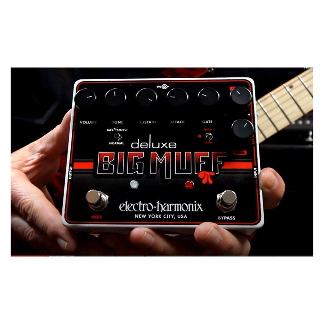 I V . VOLUME TONE SUSTAIN ATTACK GATE OUTPUT BAS BAS"10OS1 NORMAL deluxe BIG MUFF INPUT electro-harmonix MIDS NEW YORK CITY, USA BYPASS