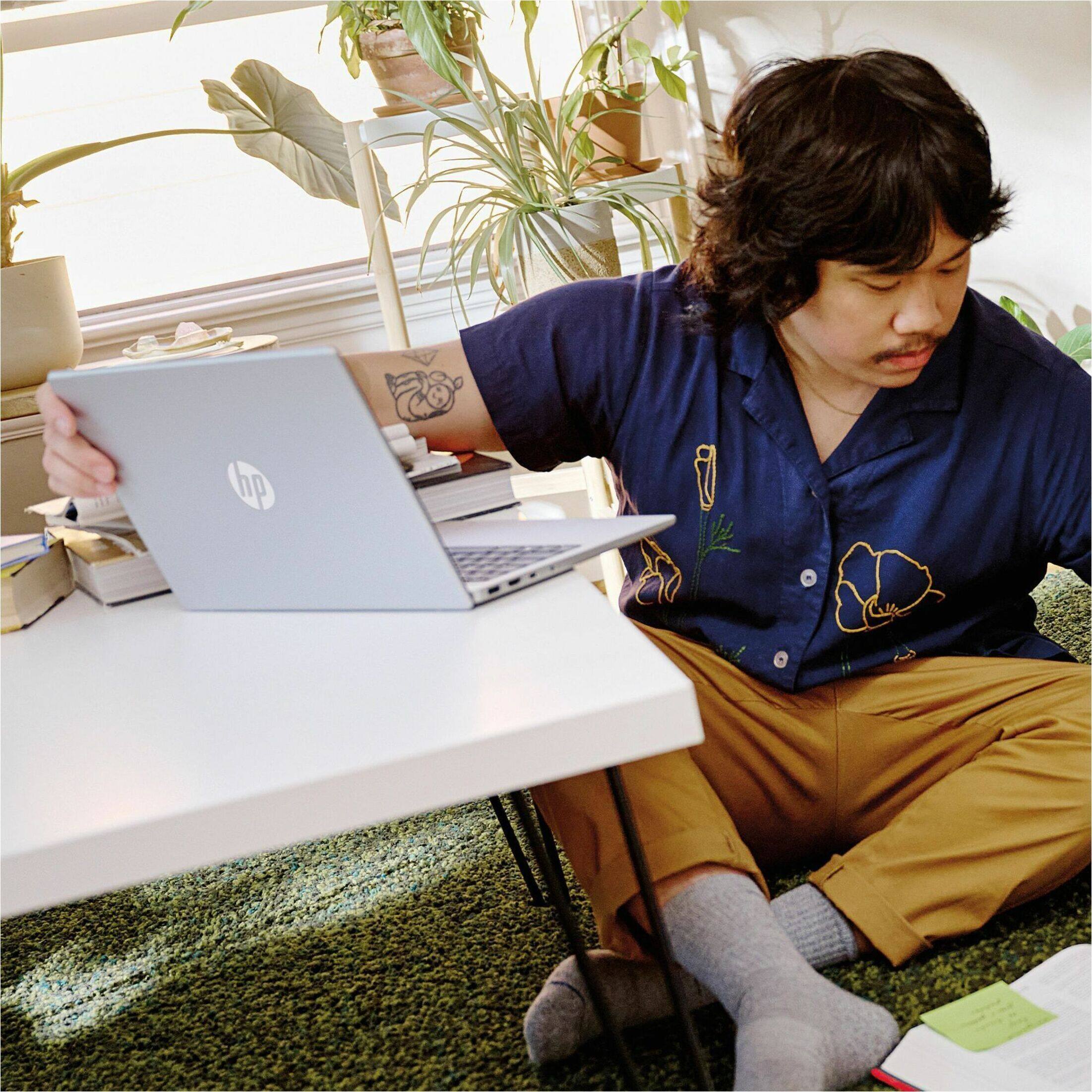 Alt View 40. HP - 14-em0000 14" 1366 x 768 (HD) Laptop - AMD Ryzen 3 with 4GB Memory - 256 GB SSD - Natural Silver, Silver.