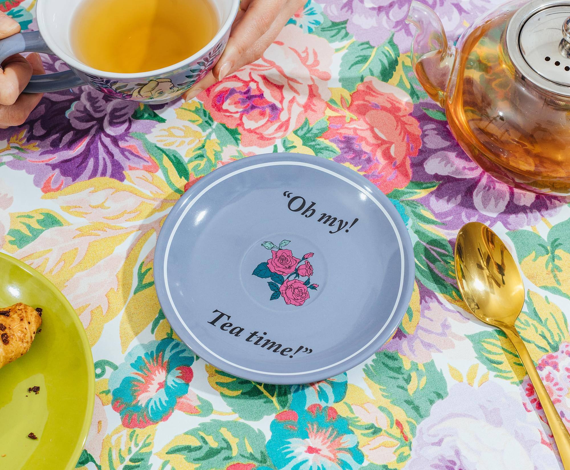 "“Oh my!  
Tea time!"