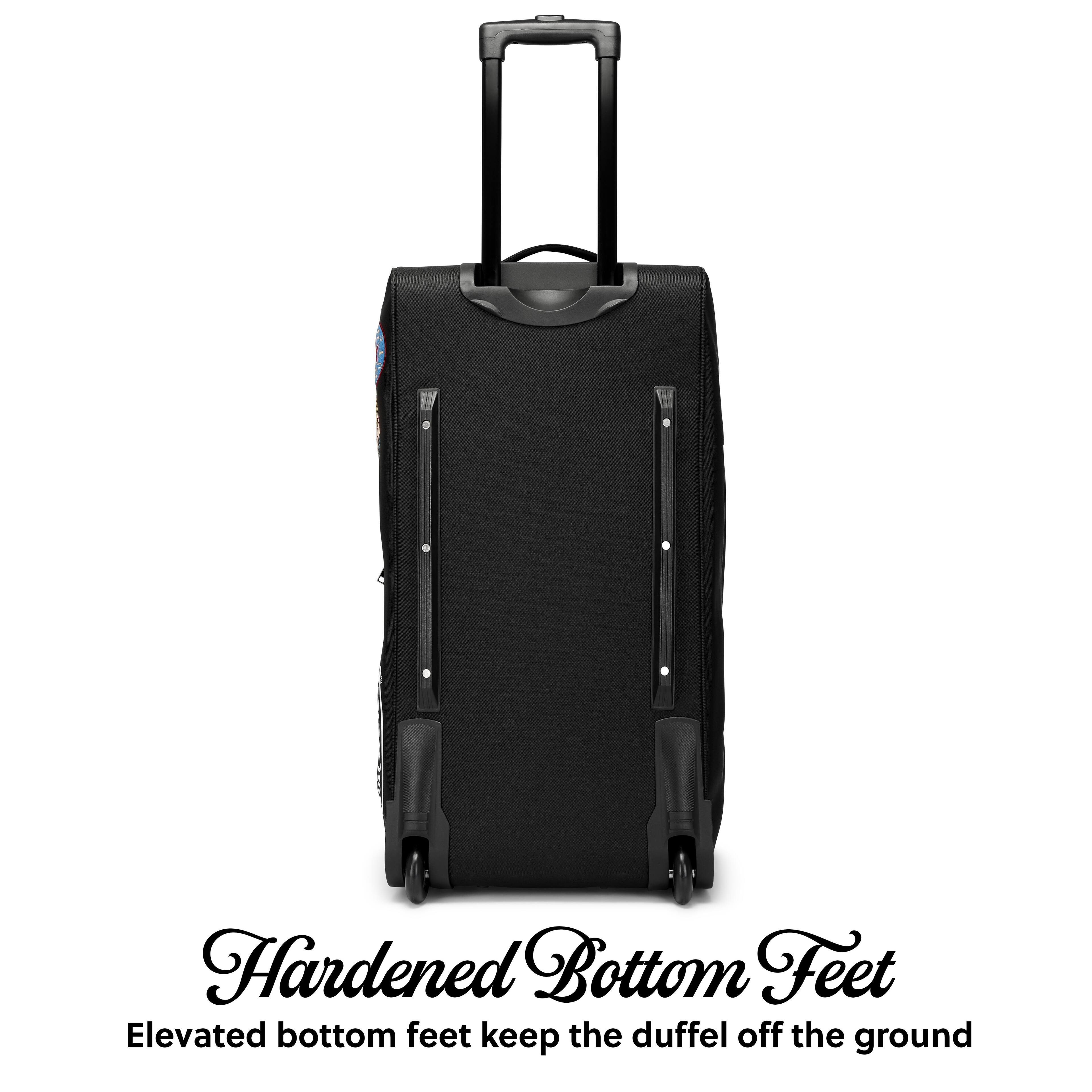 Hardened Bottom Feet  
Elevated bottom feet keep the duffel off the ground
