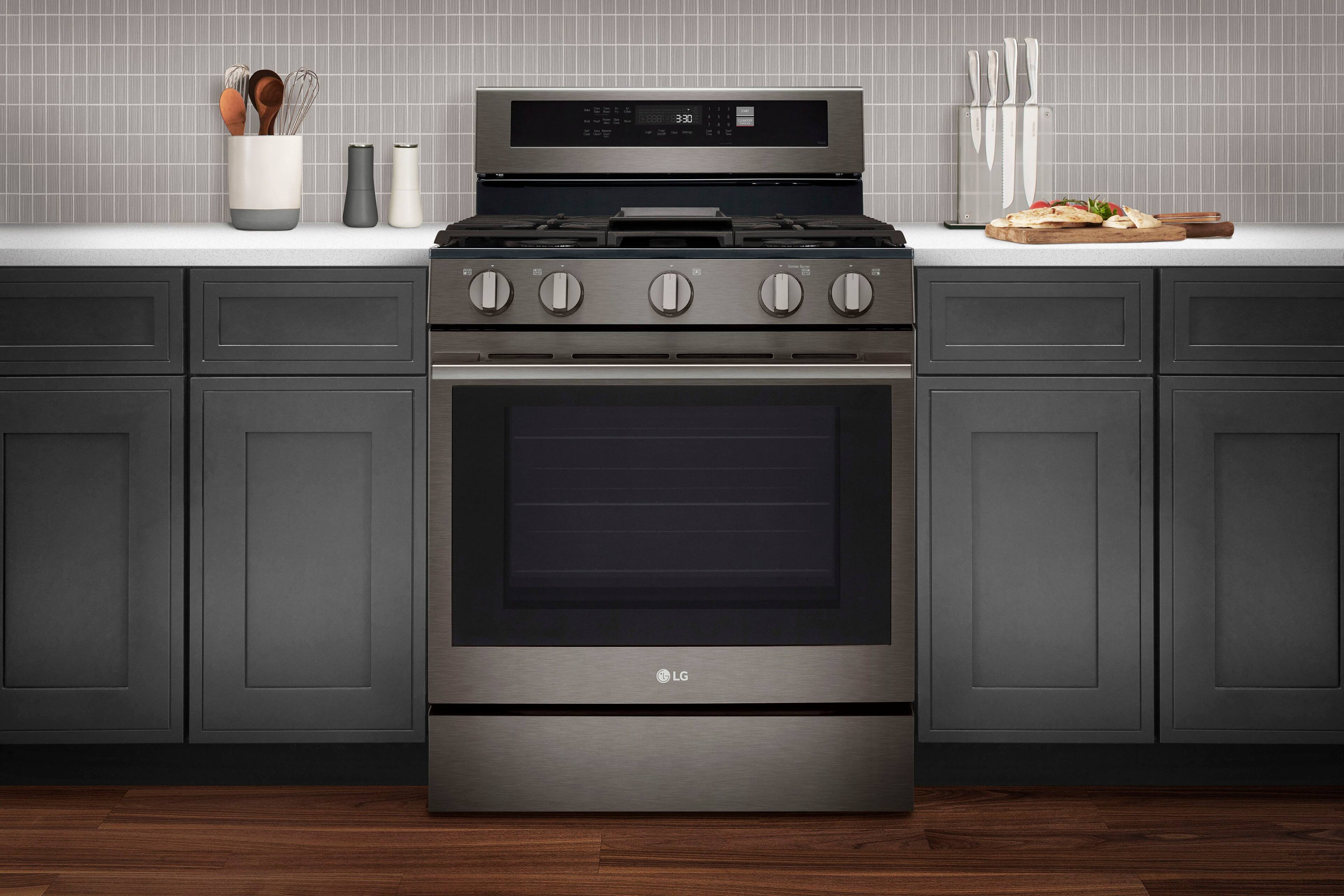 Alt View 26. LG - 6.3 Cu. Ft. Freestanding Gas True Convection Smart Range with EasyClean, Air Fry and Premium Handle - PrintProof Black Stainless Steel.