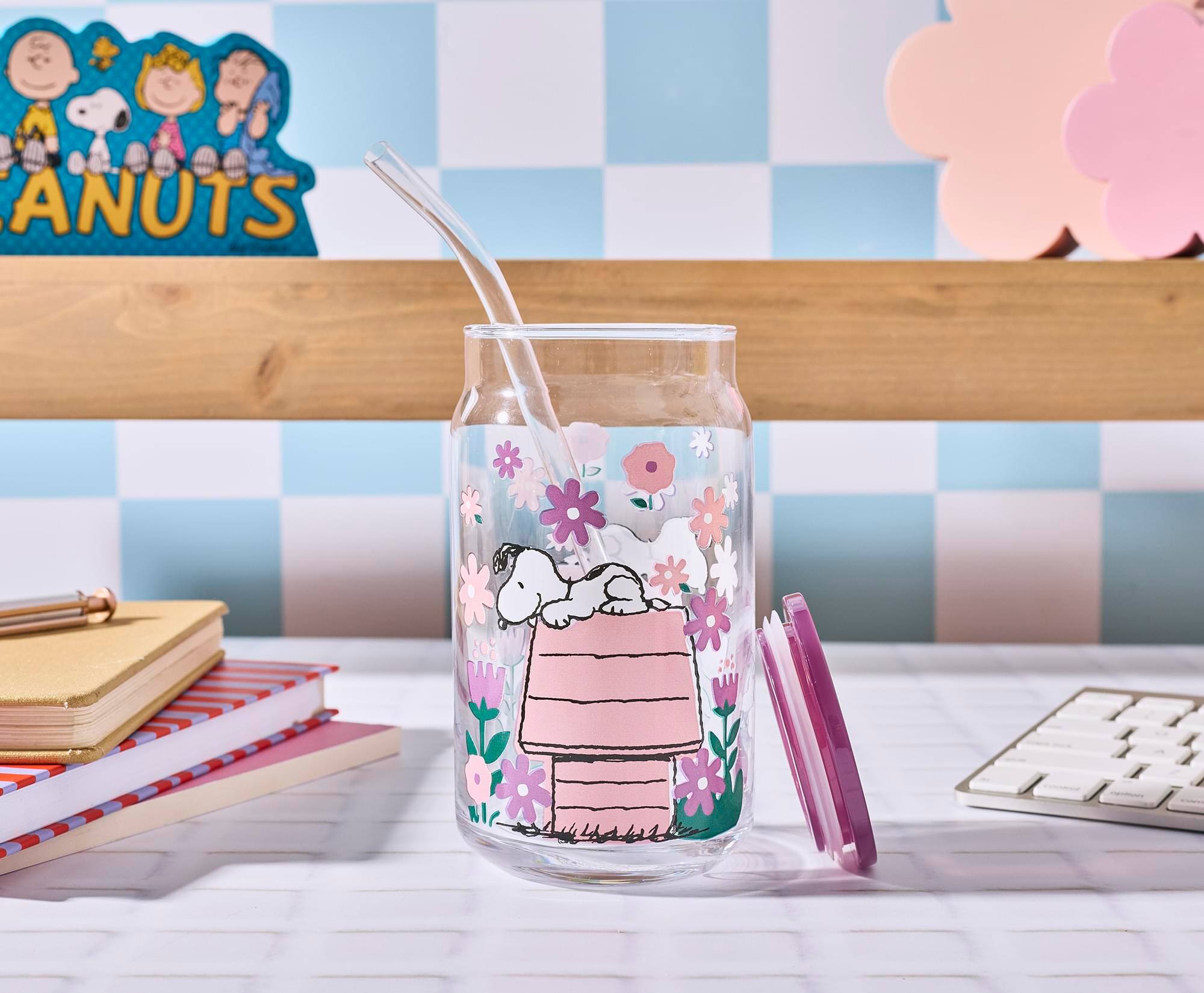 Alt View 5. Silver Buffalo - Peanuts Snoopy 16-Ounce Doghouse Flowers Glass Tumbler With Plastic Lid and Straw - Pink.