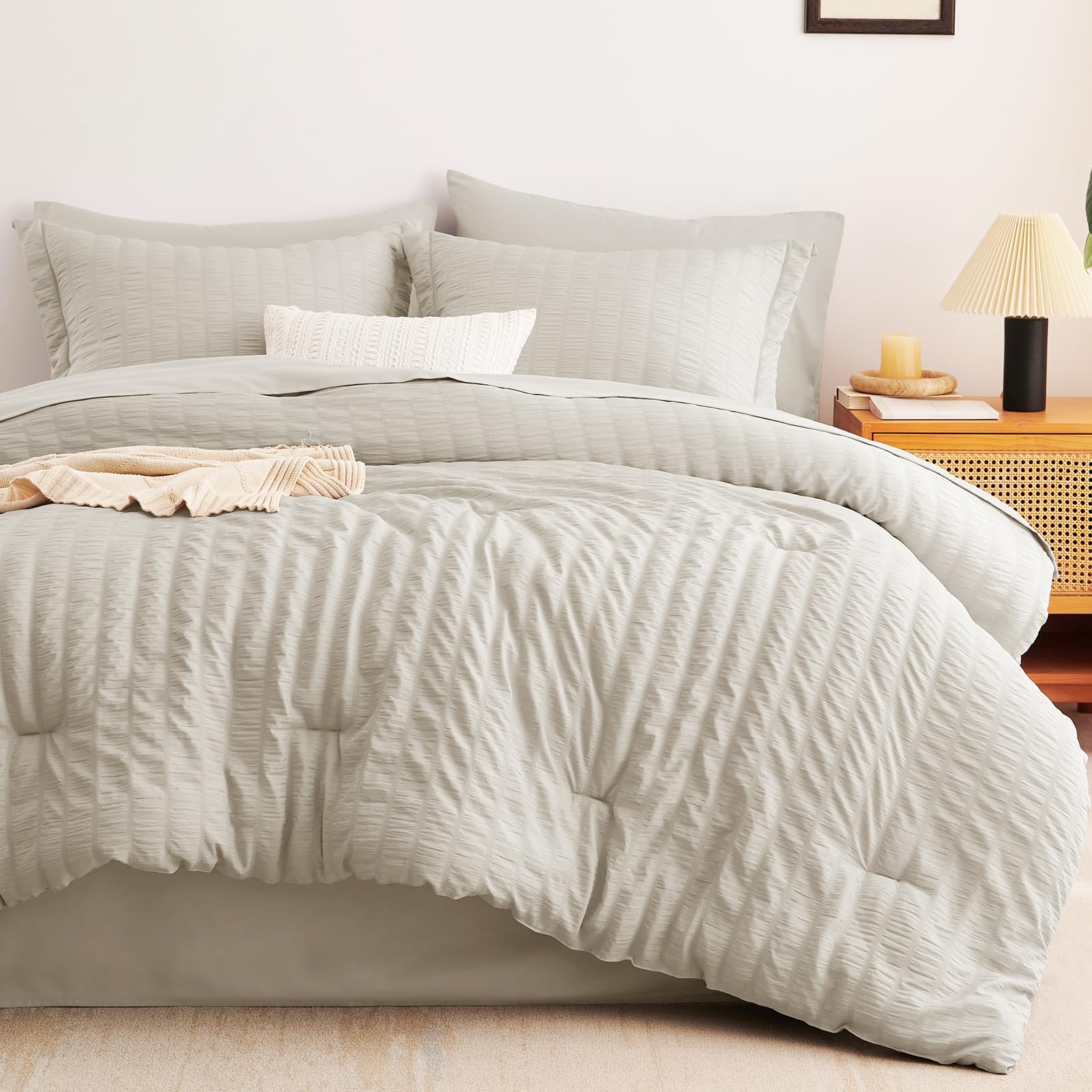 Left. Dazzed Corner - Queen Comforter Set 7 Pieces Bed in a Bag Queen Comforter Set with Sheet - Beige.