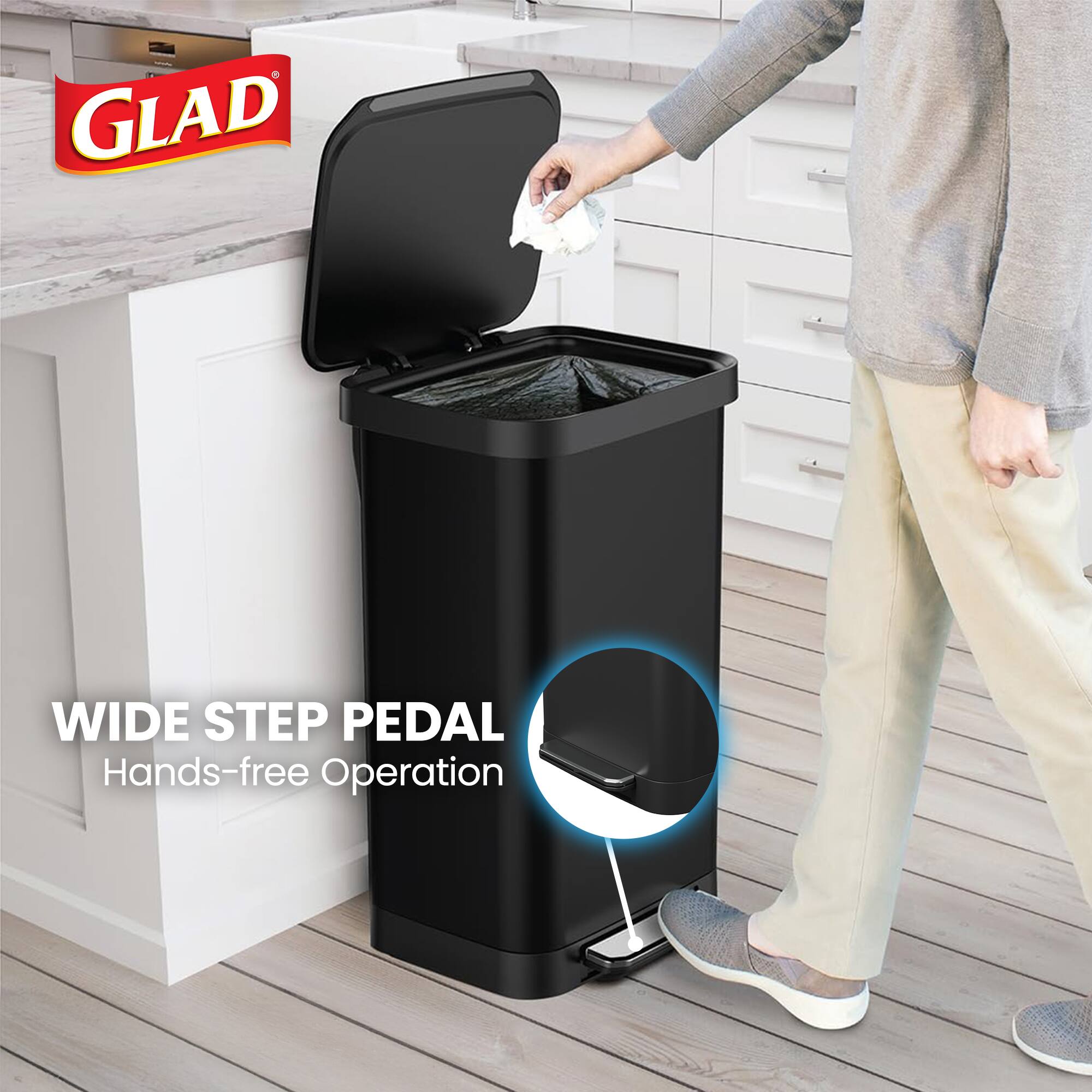 GLAD  
WIDE STEP PEDAL  
Hands-free Operation