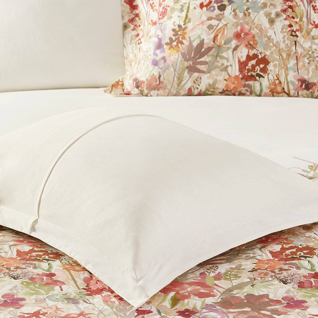 Alt View 2. Gracie Mills - Gracie Mills Millicent 3-Piece Bloom Cotton Printed Duvet Cover Set - White/Red.