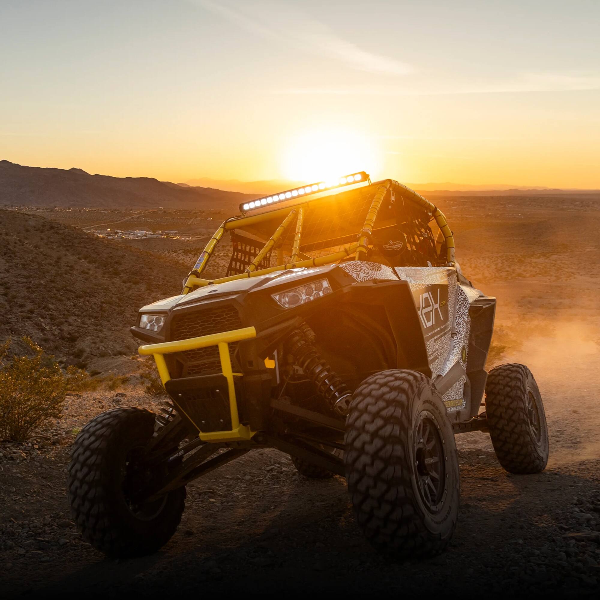 Alt View 5. Stinger - HEXCORE 30” Universal Off-Road Curved LED Light Bar, Amber/White Flood & Spot Combo Beam for Cars, Trucks, Jeeps, UTVs - Black.