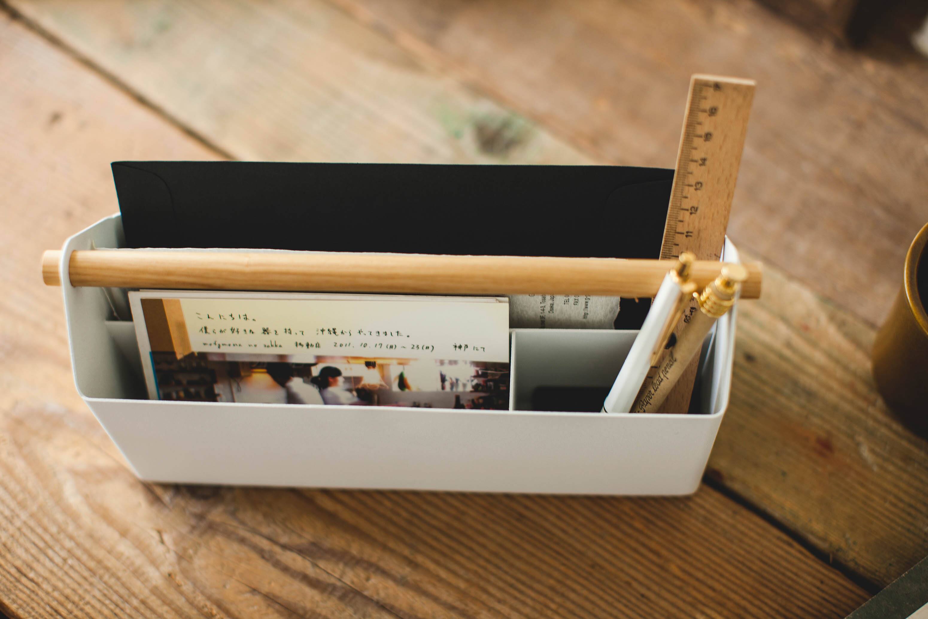 Certainly! Here is the corrected and grouped text from the image:

---

**Top Section:**
- g e I 13 12 11
- .P. mrim.n .. ...
- 1 2011. 1e. 10.17() 17 () - tep ()~25( 25(m) 1T
- i d 2 aA S 2ua
- P27 gat

**Middle Section:**
- 2011. 10. 17 (Sun) ~ 23 (Sun)
- 神戸にて
- 冲縄からスタートします。

**Bottom Section:**
- これたちは。
- 価値がわかると、
- magome no soka, 価値がわかると、

---

This text appears to be a mix of dates, possibly names or codes, and some Japanese text. The dates and locations suggest a schedule or itinerary.