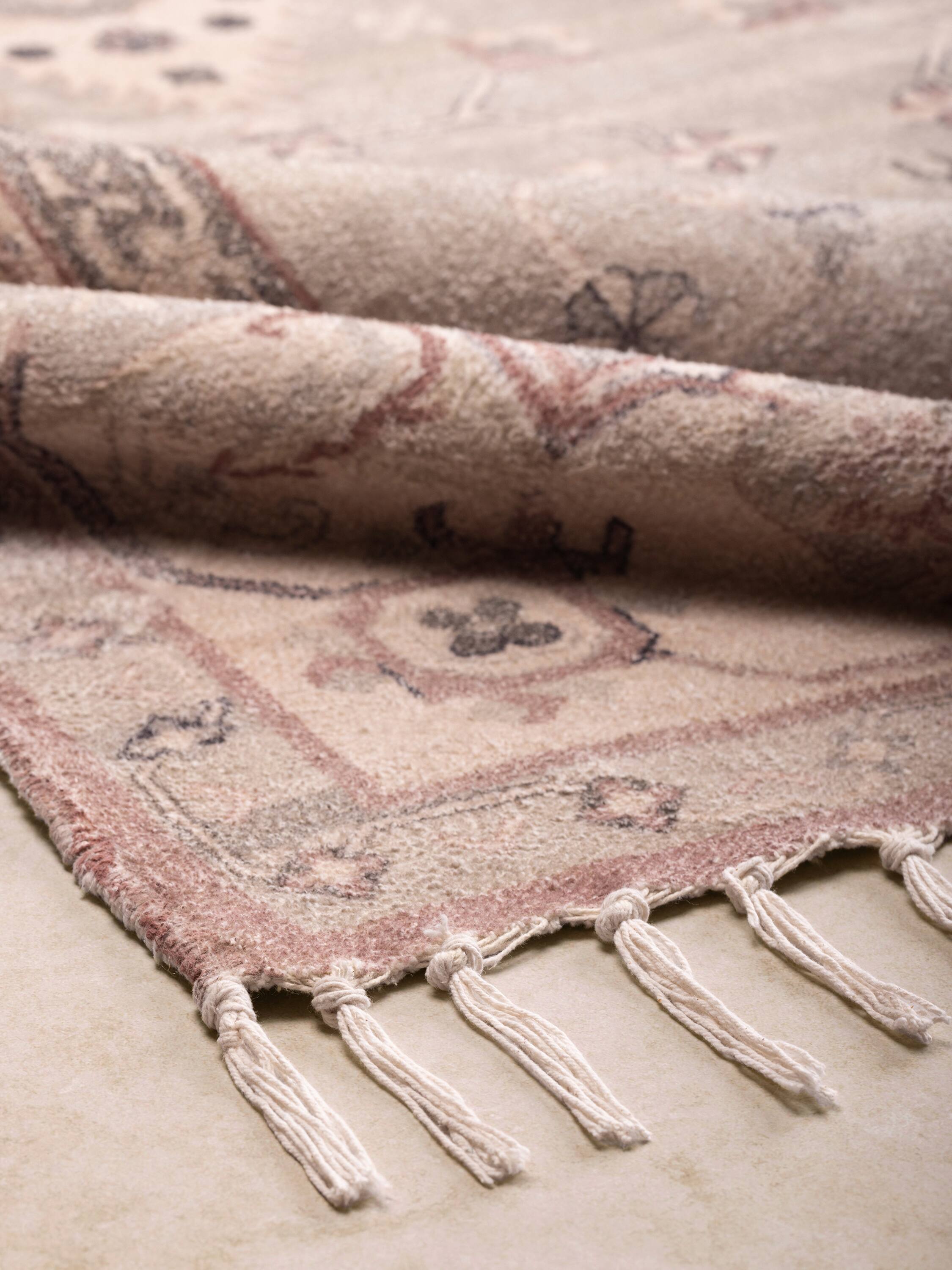 Left. GAURI KOHLI - Malmo Rug - Multicolored.