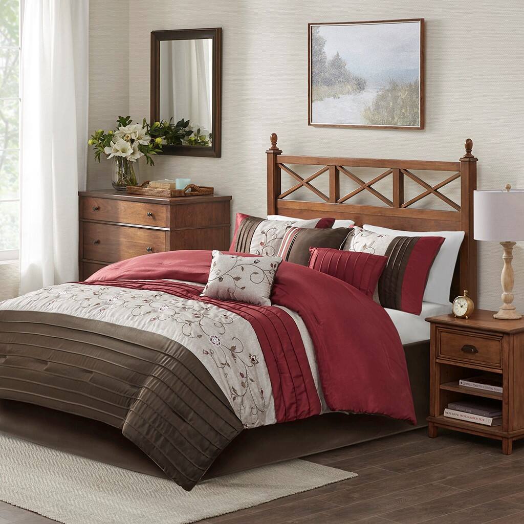 Alt View 1. Gracie Mills - Gracie Mills Rogelio 7-Piece Transitional Embroidered Comforter Set - Red.