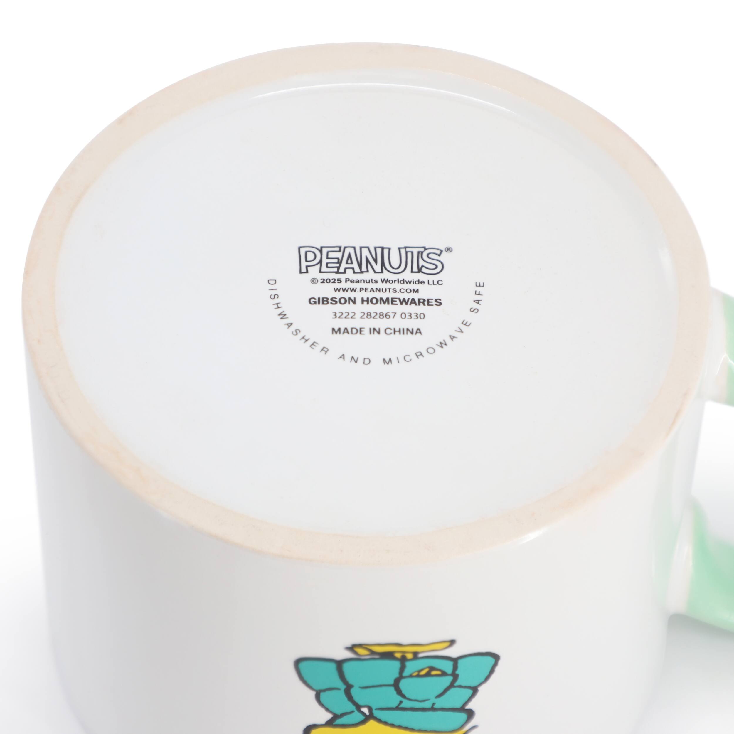 PEANUTS  
©2025 Peanuts Worldwide LLC  
WWW.PEANUTS.COM  
GIBSON HOMEWARES  
SAFE  
3222 282867 0330  
MADE IN CHINA  
DISHWASHER AND MICROWAVE SAFE