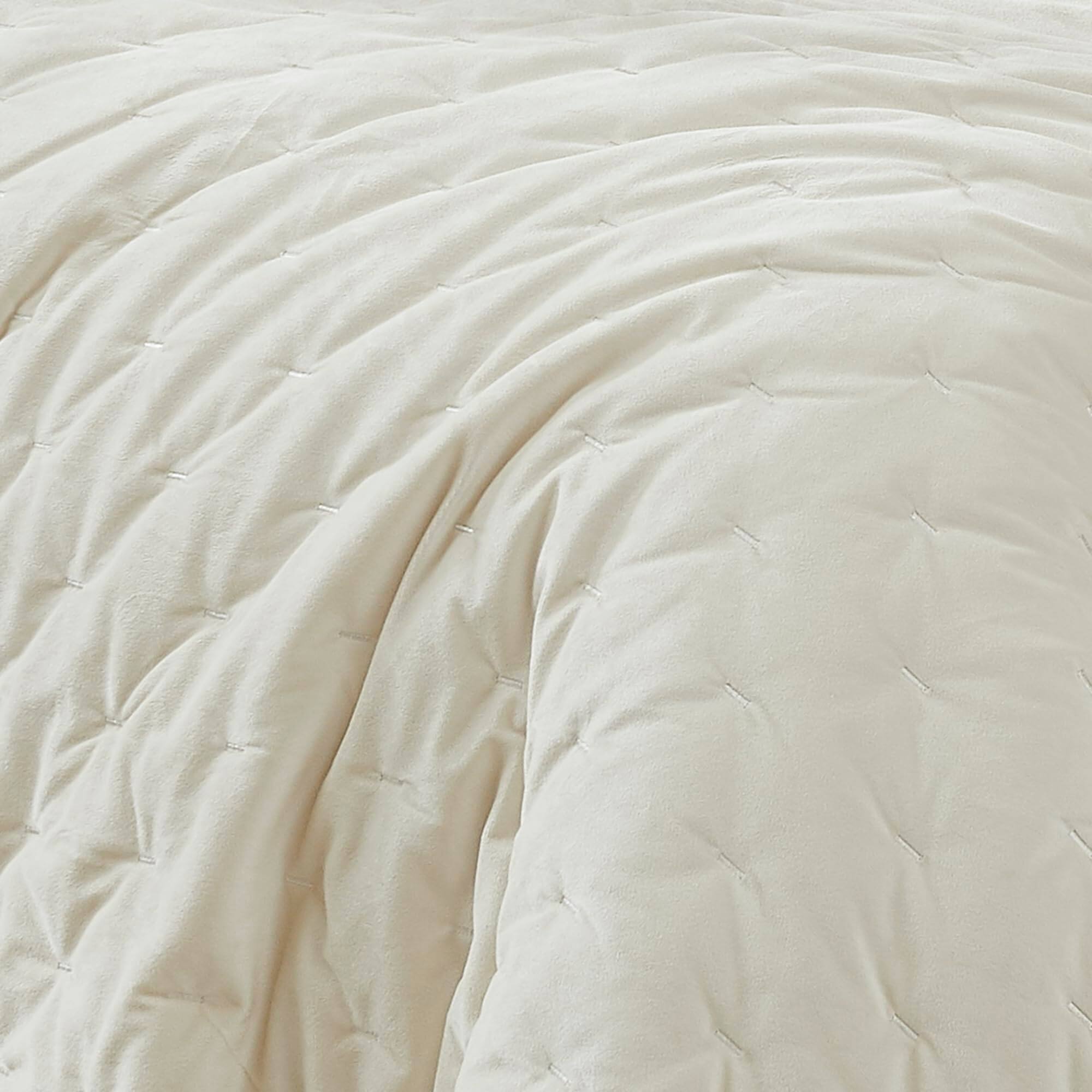 Alt View 3. Earthley Blooms - Quilt Set Cozy Bedding With Matching Shams Embroidered Design haven Fullqueen - Haven Cream-Full/Queen.