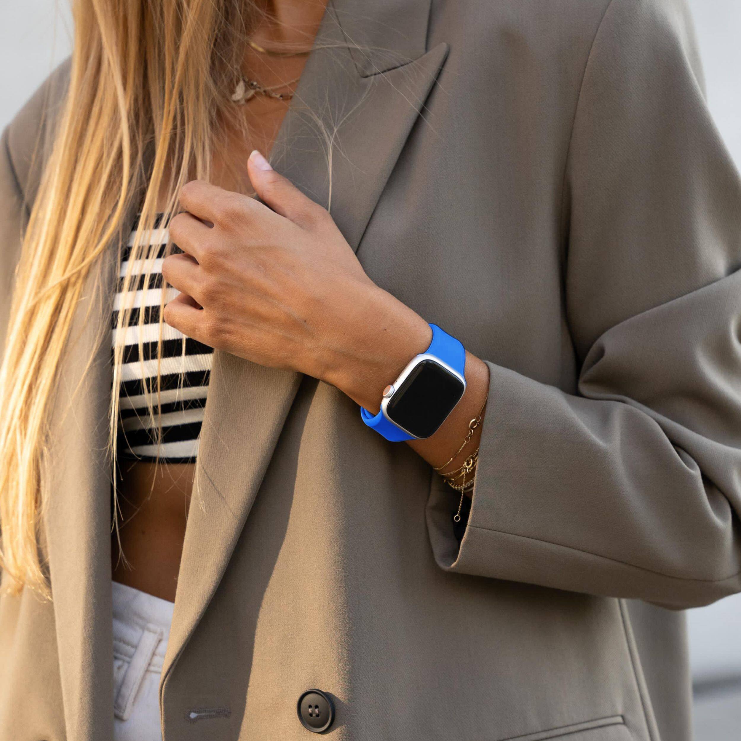 Left. Vonmahlen - Classic Band 2 silicone band for Apple Watch - Blue.