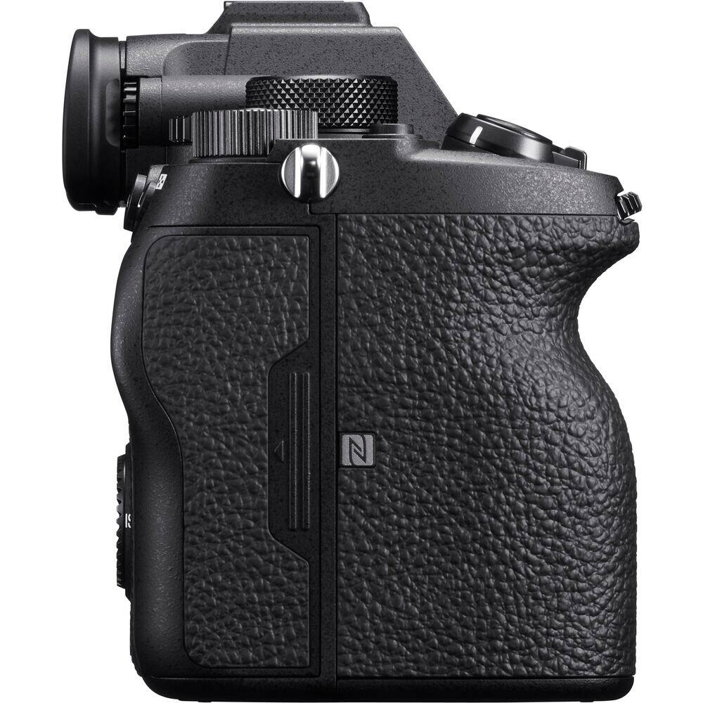 Alt View 5. Sony - Sony a7R IVA Mirrorless Camera Bundle + 64GB Card + Bag + Card Reader + More - Black.