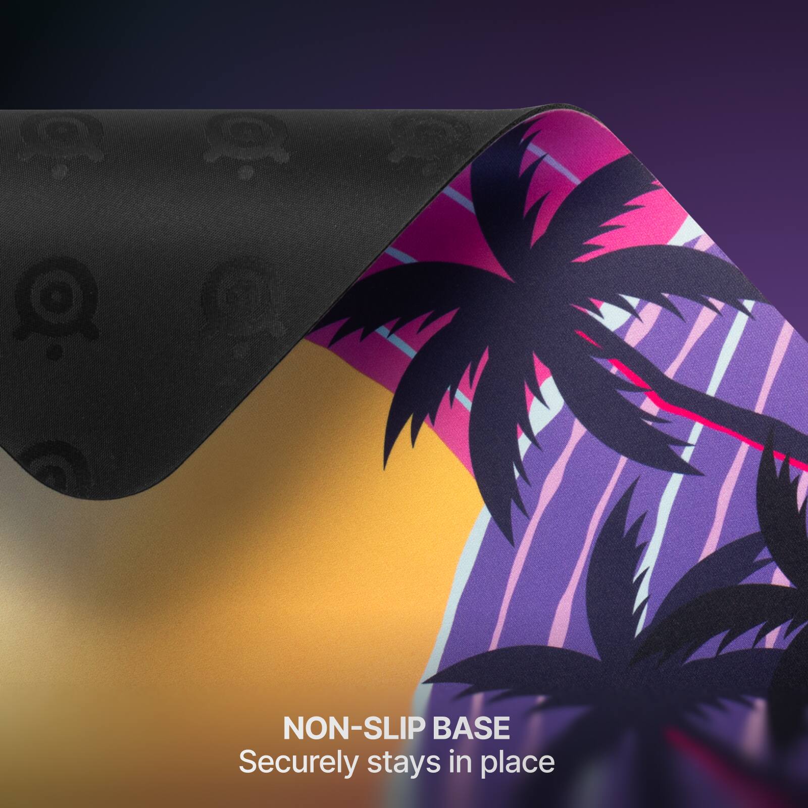 NON-SLIP BASE  
Securely stays in place
