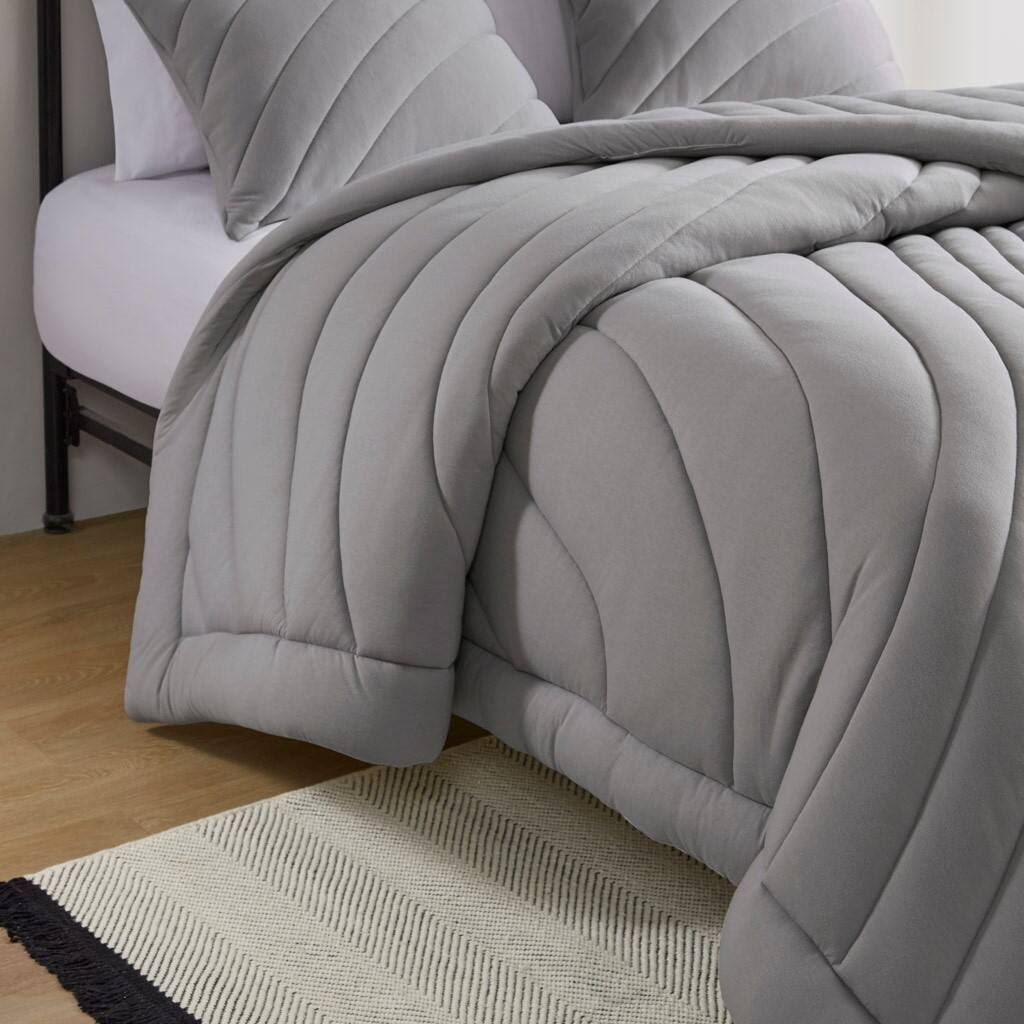 Alt View 1. Gracie Mills - Gracie Mills Elena Poly Jersey Puffy Comforter Set - Gray.