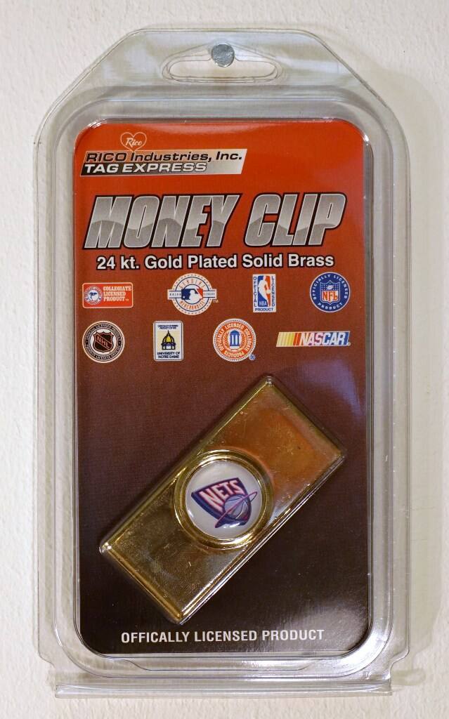Rico Industries, Inc.  
TAG EXPRESS  
MONEY CLIP  
24 kt. Gold Plated Solid Brass  

COLLEGIATE LICENSED PRODUCT  
NBA LICENSED PRODUCT  
NFL LICENSED PRODUCT  
NASCAR LICENSED PRODUCT  
NHL LICENSED PRODUCT  

OFFICIALLY LICENSED PRODUCT