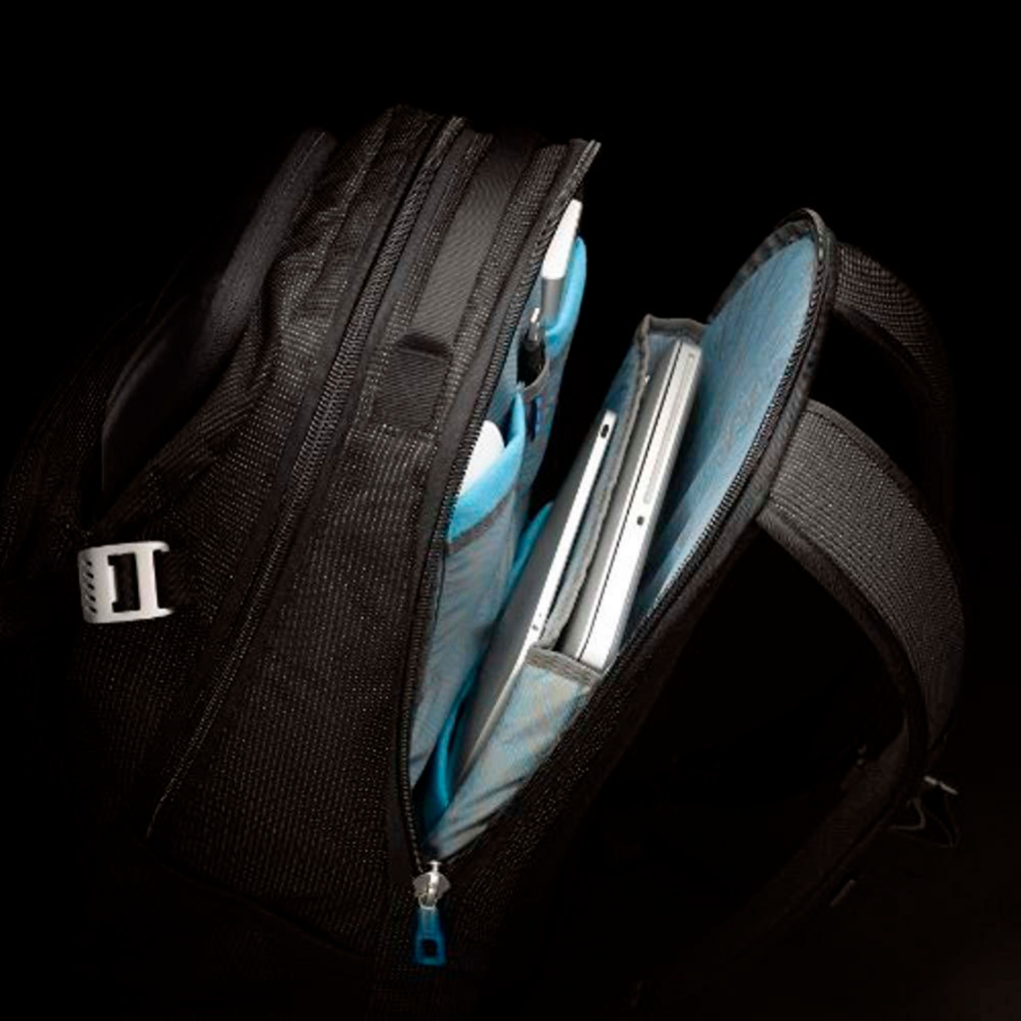 Thule Crossover 32L Weatherproof Backpack for 17 Laptop with 10.1 Tablet  Sleeve, Crushproof SafeZone, & Water Bottle Holder Black 3201383 - Best Buy