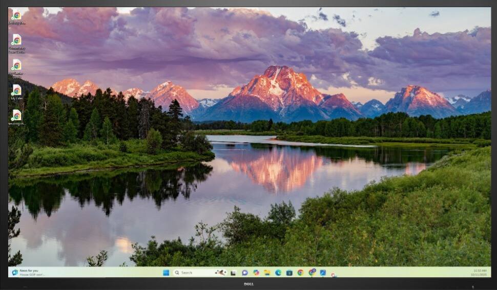 Sure, here is the corrected and grouped text from the image:

---

**Top Left Corner:**
- Google Chrome
- Google Drive
- Google Photos
- Google Docs
- My Drive
- Google Chrome

**Bottom Left Corner:**
- News for you
- Please GOF Search

**Bottom Right Corner:**
- DHL

---

This should cover all the visible text elements in the image.