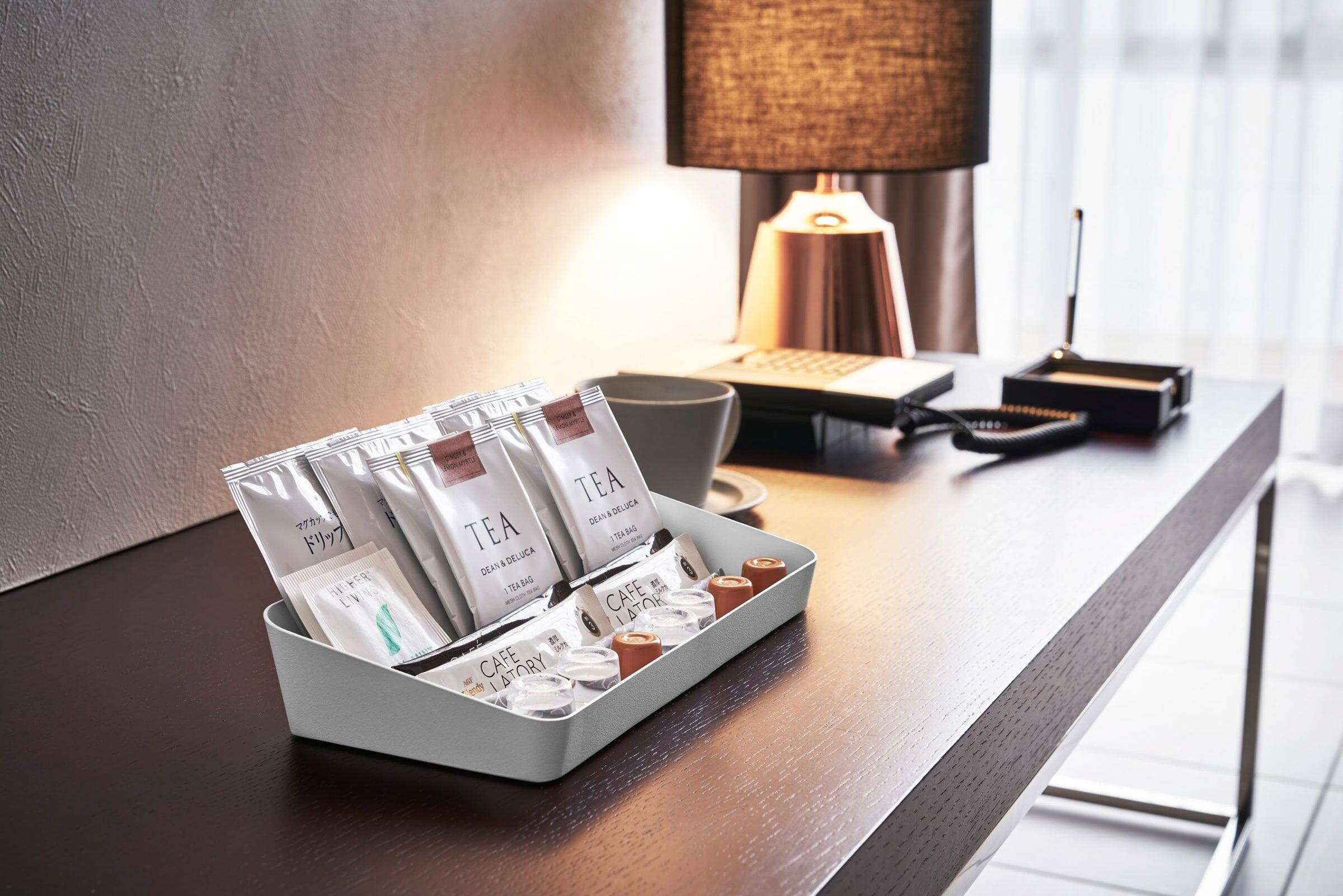 DEAN & DELUCA  
TEA  
DEAN & DELUCA  
TEA BAG  
LIVING  
CAFE  
LATOR  
CAFE