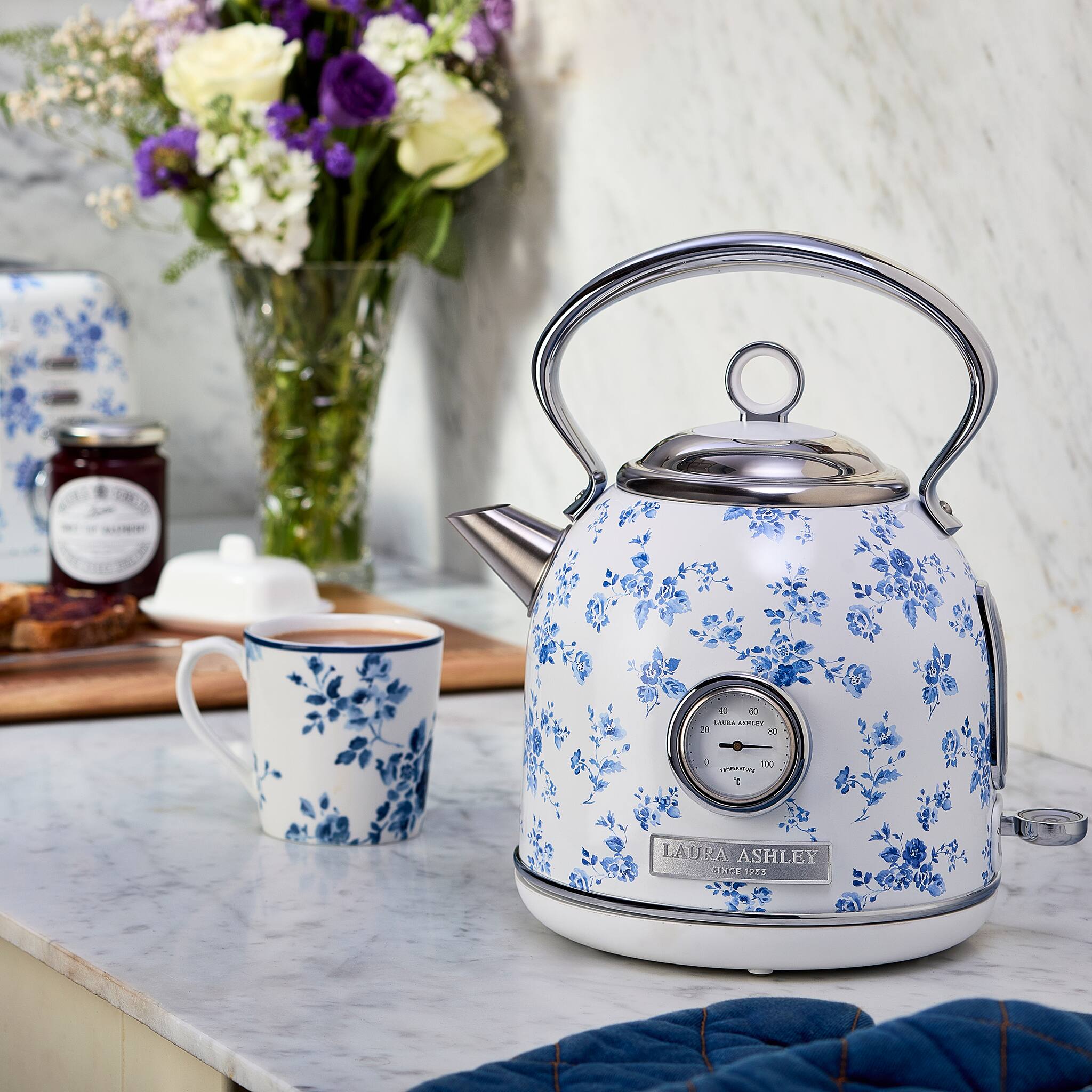 K 0 ..... ..... 23 2 - 190 in e LAURA ASHLEY NCE CES
