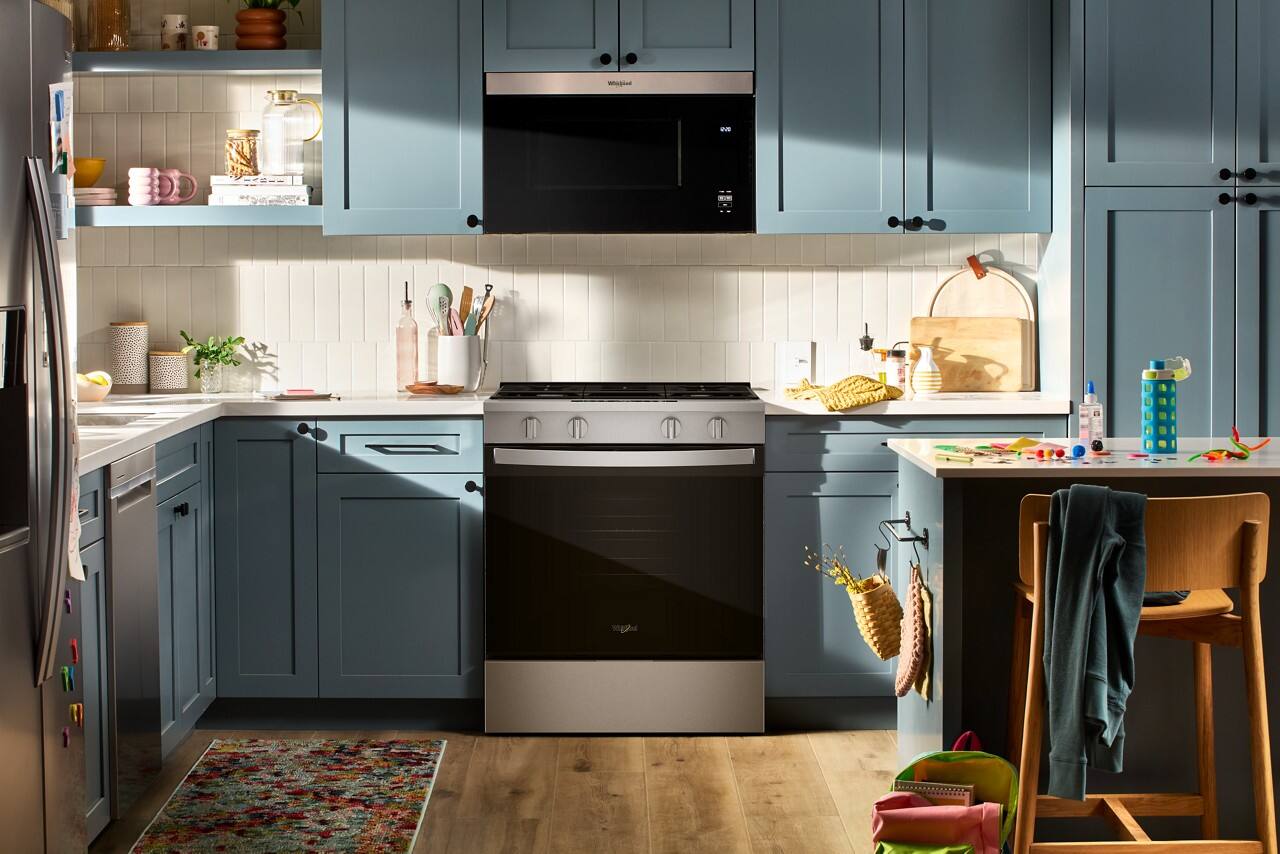 Alt View 2. Whirlpool - 5.0 Cu. Ft. Freestanding Slide-In Gas Range with No Preheat and Slow Cook Modes - Stainless Steel.