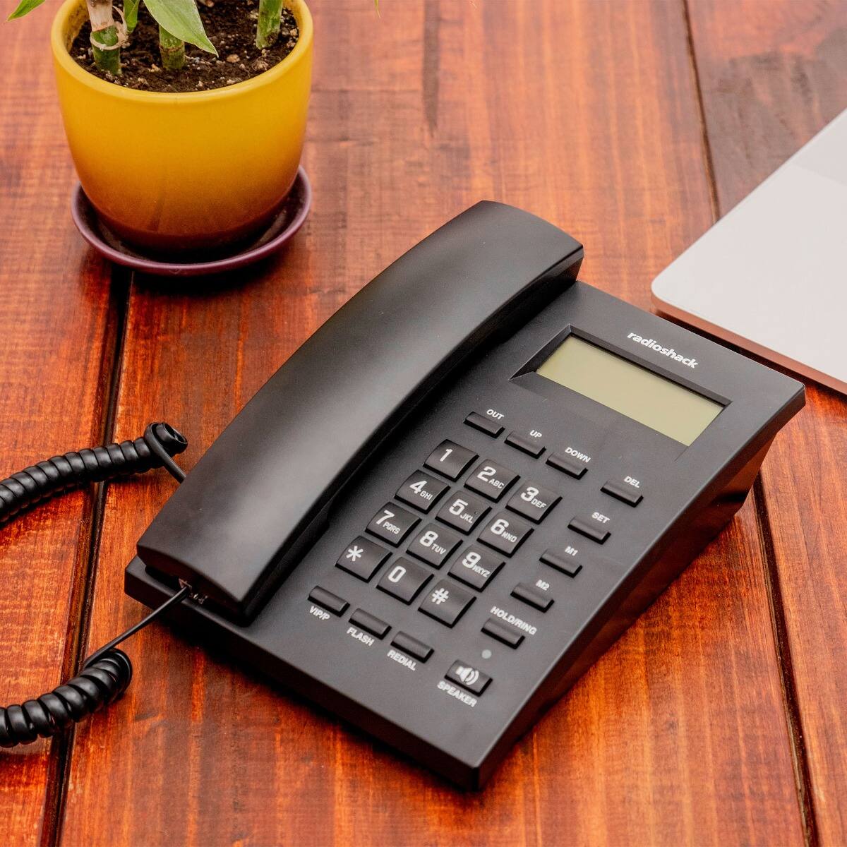 radioshack

OUT UP 1 DOWN 2 ABC 4 DHE 5. 3 DEF 7 JEL SET PORS 6 MNO 8 TUV * MY 9 NEYZ 0 M2 # VIPP HOLD/RING FLASH REDIAL SPEAKER DEL