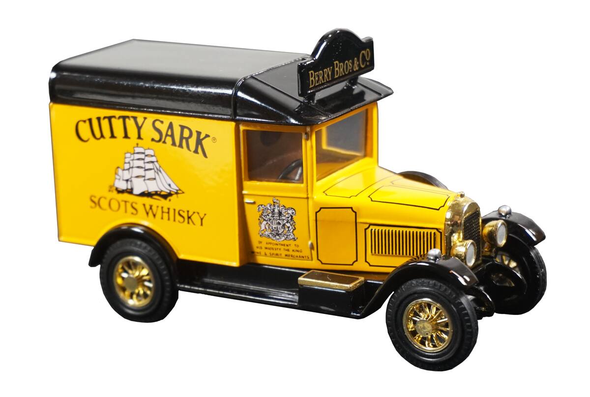 CUTTY SARK  
SCOTS WHISKY  

BERRY BROS & CO.  

BY APPOINTMENT TO  
H.M. MAJESTY THE KING  
SPIRIT MERCHANTS