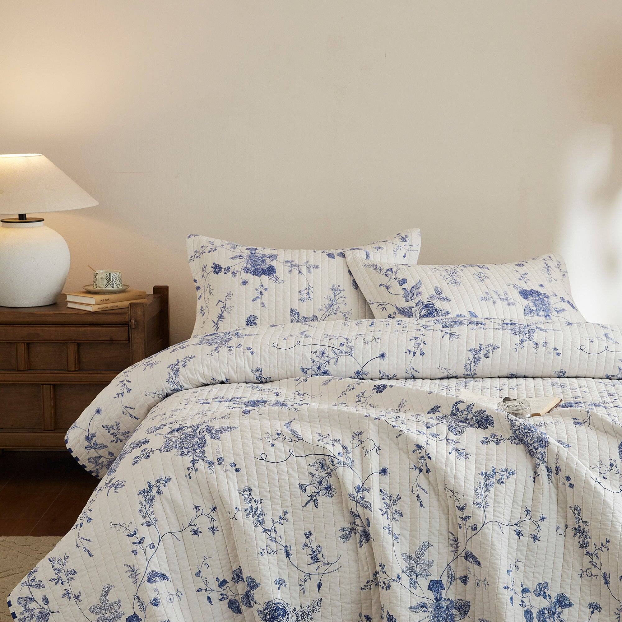 Alt View 2. MarCielo - Marcielo 3 Piece 100% Cotton Blue & White Floral Quilt Bedspread Set - Blue.