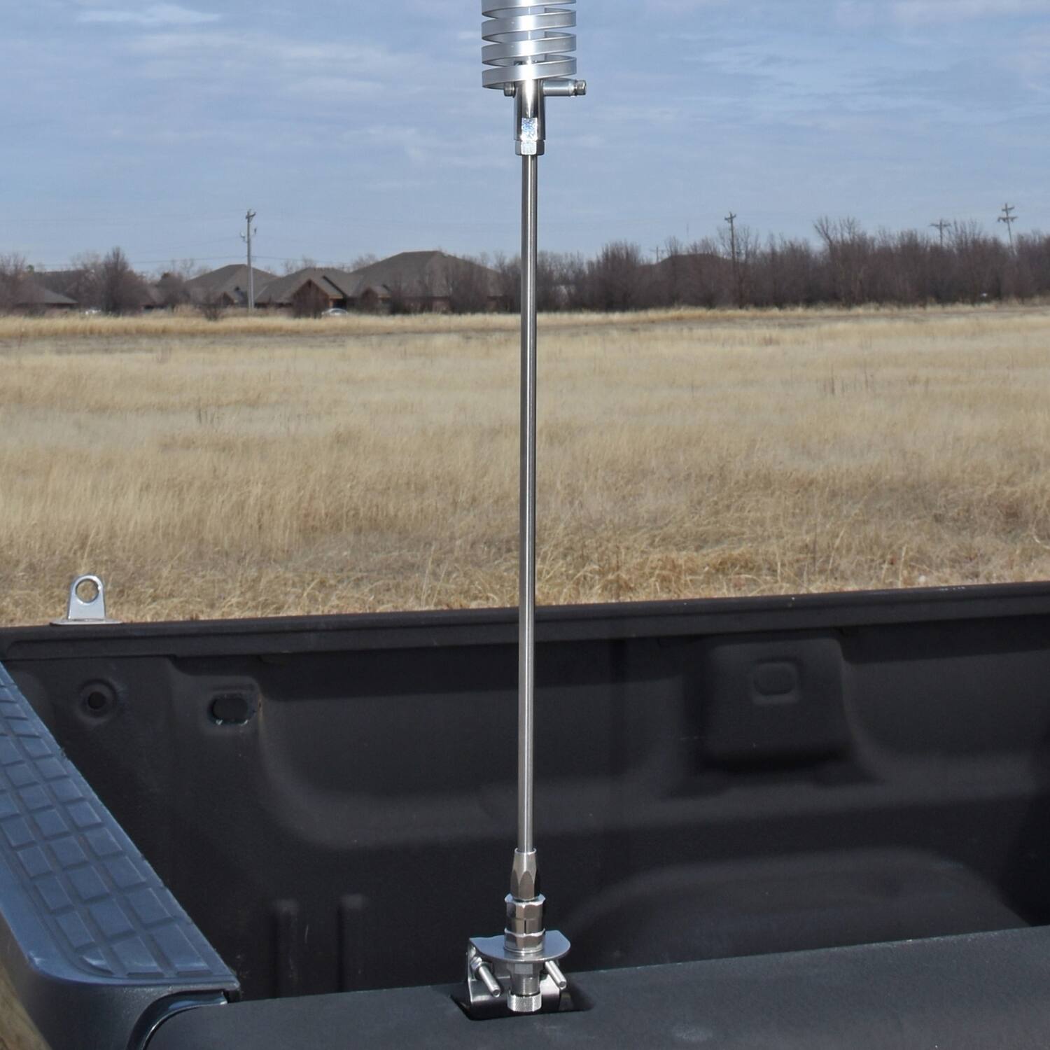 Left. Browning - Browning Br-79 15,000-watt High-performance 25 Mhz To 30 Mhz Broad-band Flat-coil Trucker Cb Antenna, 68 Inches Tall - Silver.