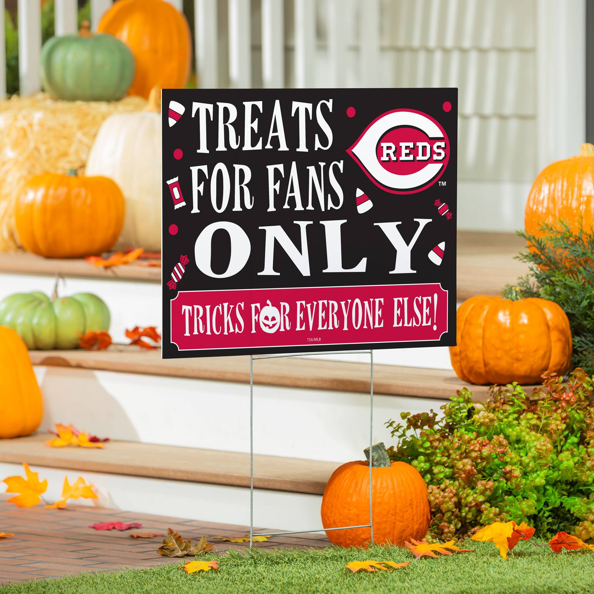 TREATS FOR FANS ONLY  
TRICKS FOR EVERYONE ELSE!  
REDS