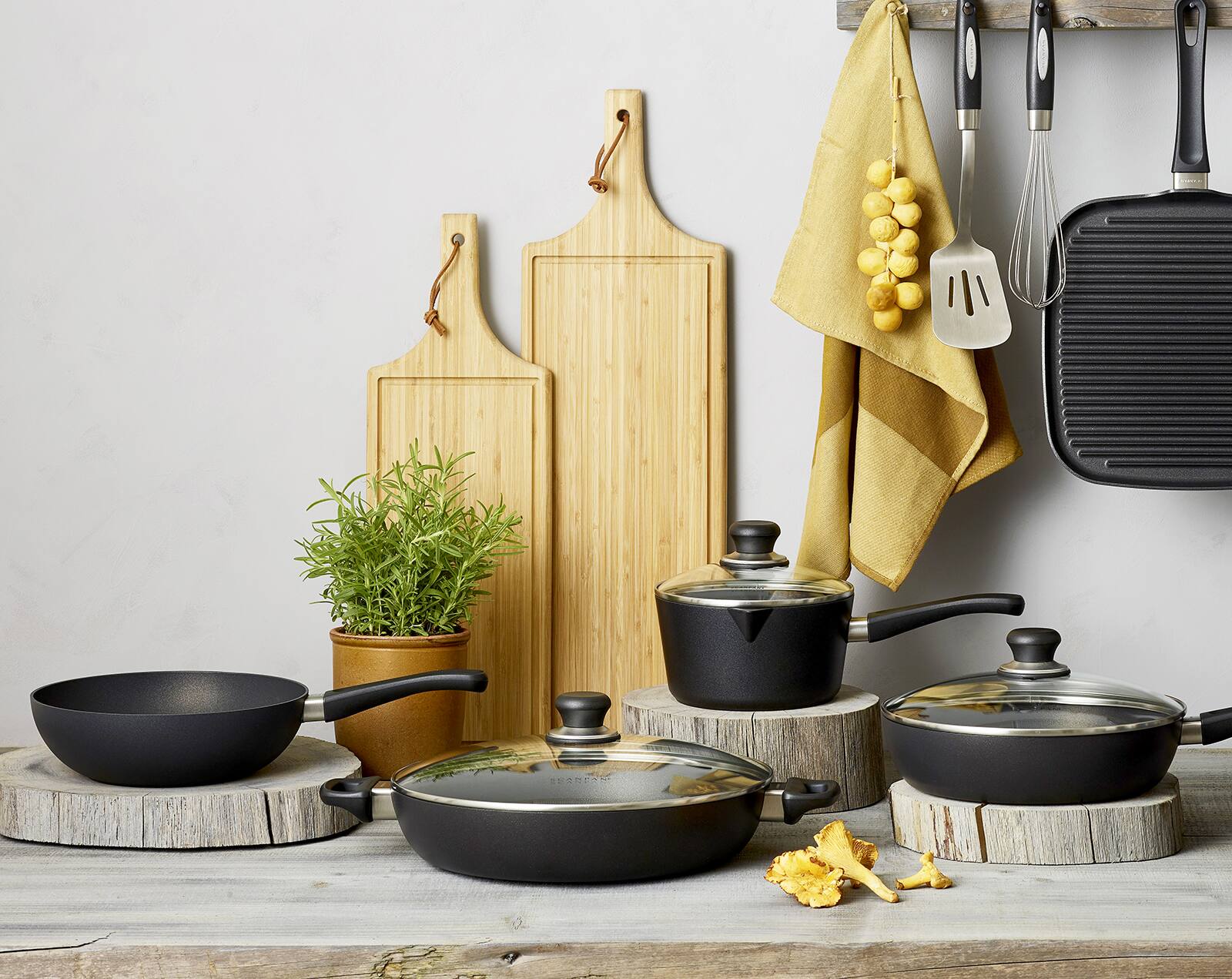 Alt View 5. Scanpan - Classic 10-1/4 Inch Saute Pan W/Lid - Black.