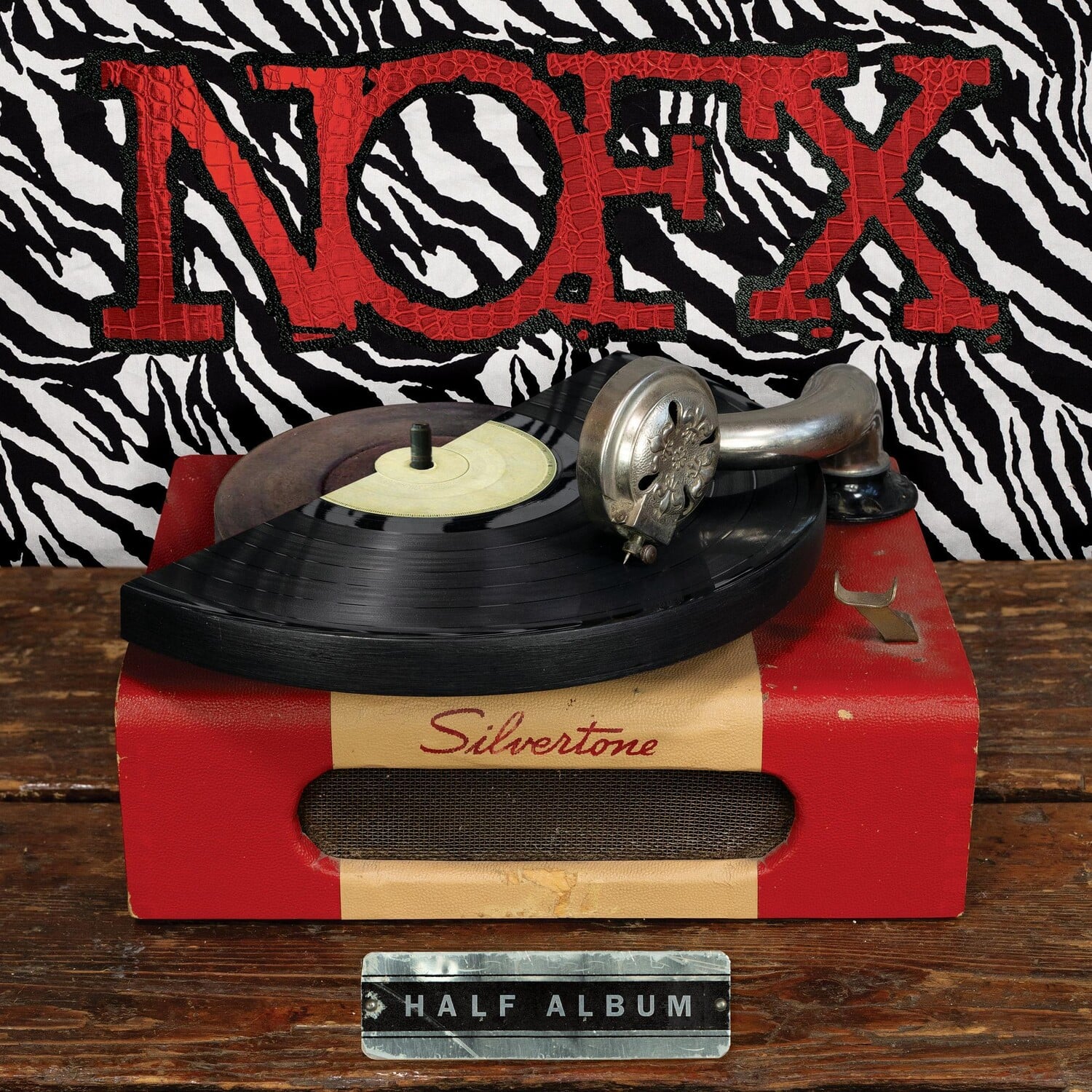 NOFX

Silvertone

HALF ALBUM