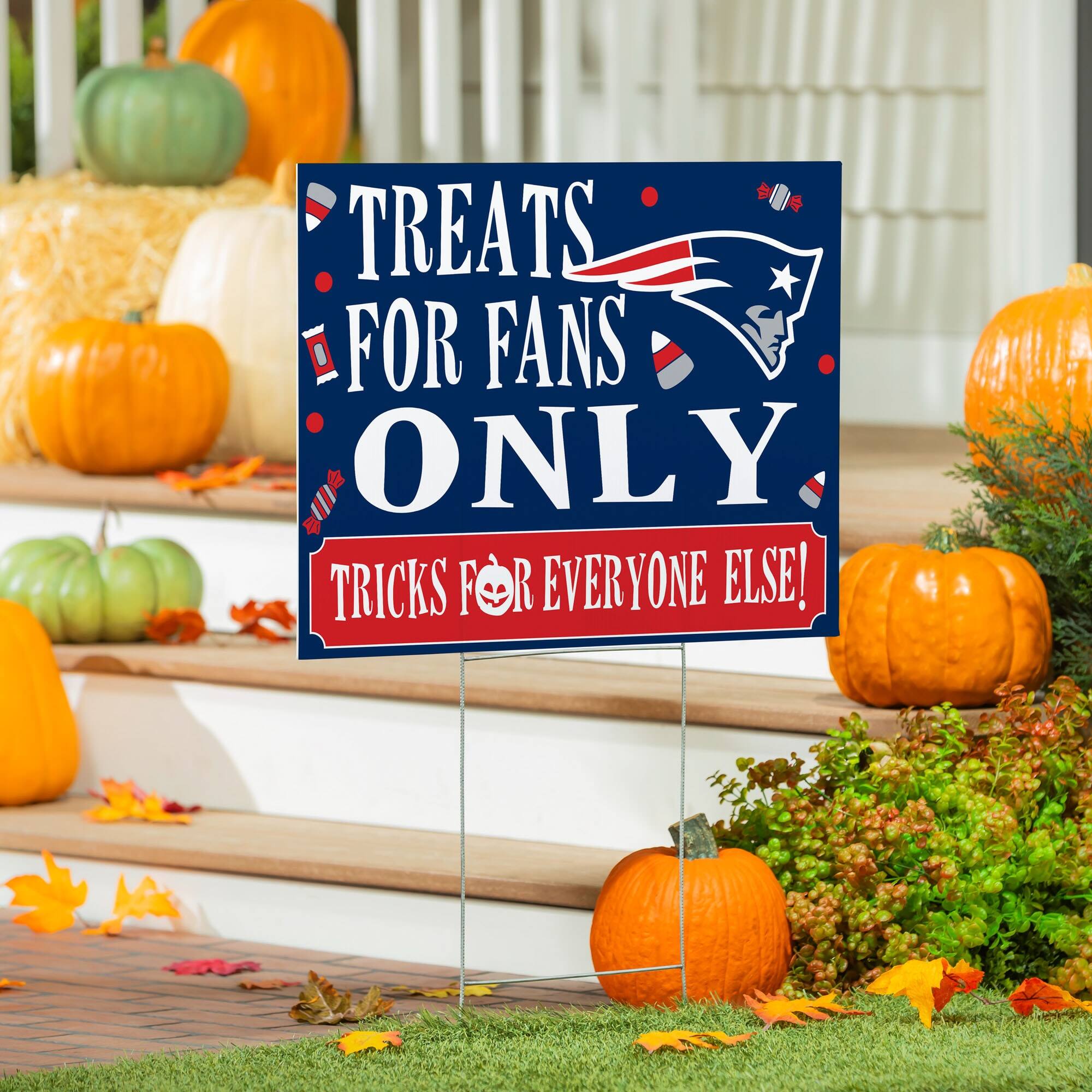 TREATS FOR FANS ONLY  
TRICKS FOR EVERYONE ELSE!