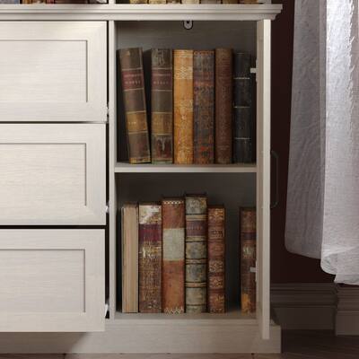 fami Famapy Classic Display & Storage Cabinet: Timeless Elegance