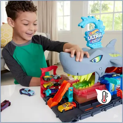 Hot Wheels Color Reveal Ultra Shark Car Wash Track Set HTN82