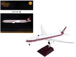 GeminiJets - Boeing 777-300ER Commercial Aircraft with Flaps Down Qatar Airways Gemini 200 Series 1/200 - White with Dark Red Stripes