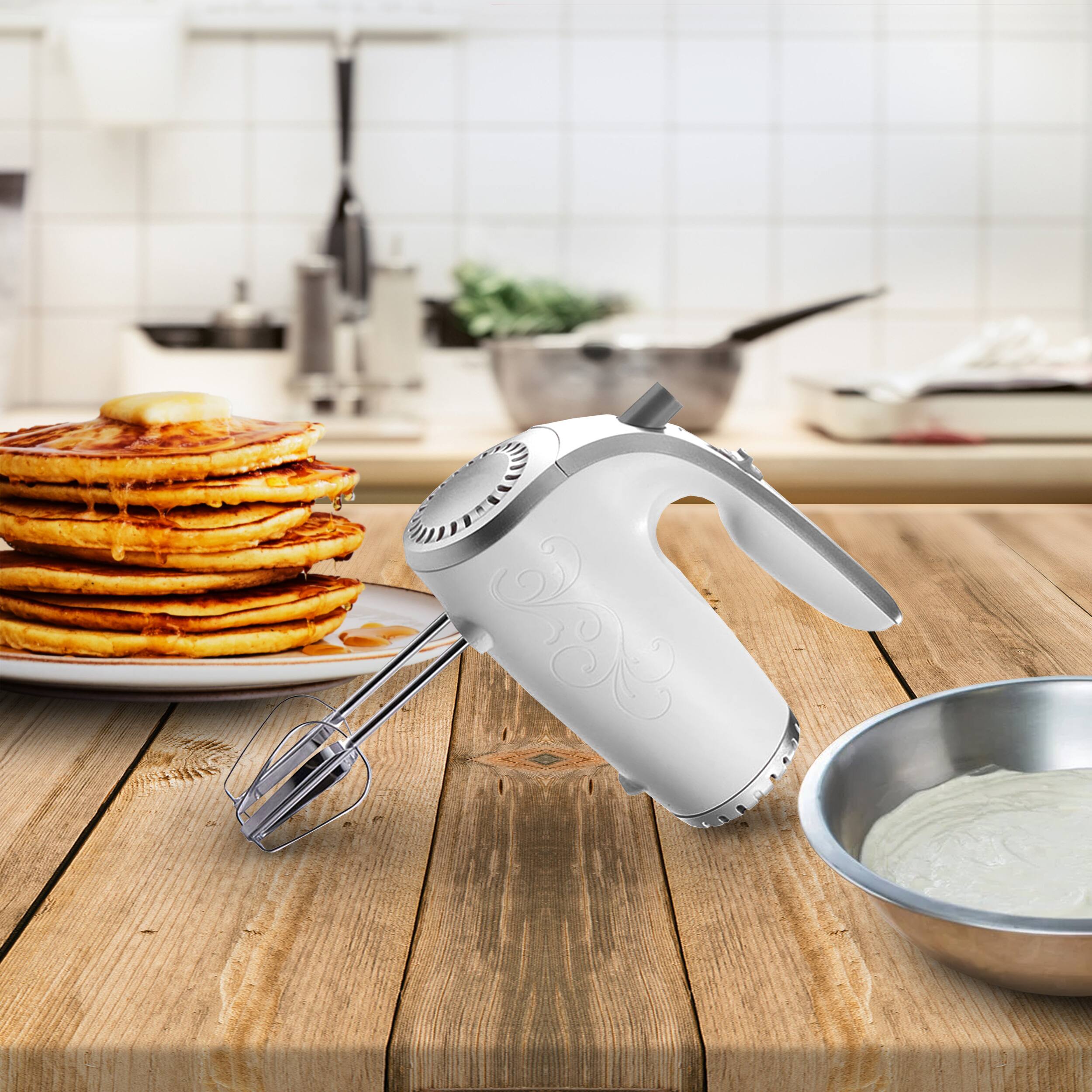 Alt View 1. Brentwood - Brentwood 5 Speed Hand Mixer- White - White.