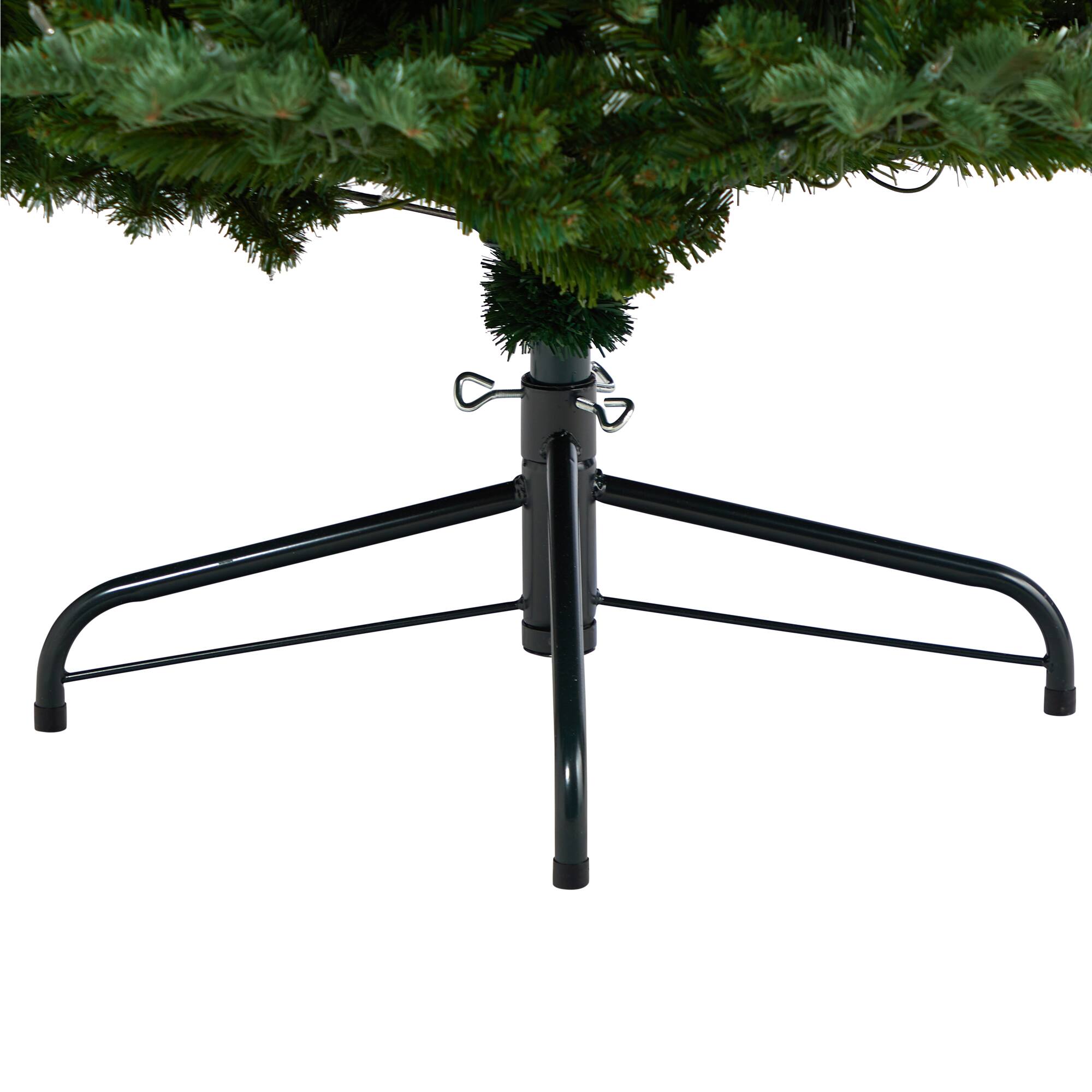 Angle. BreeBe - 8’ South Carolina Christmas Tree w/650 LED and 2598 Tips - Green.