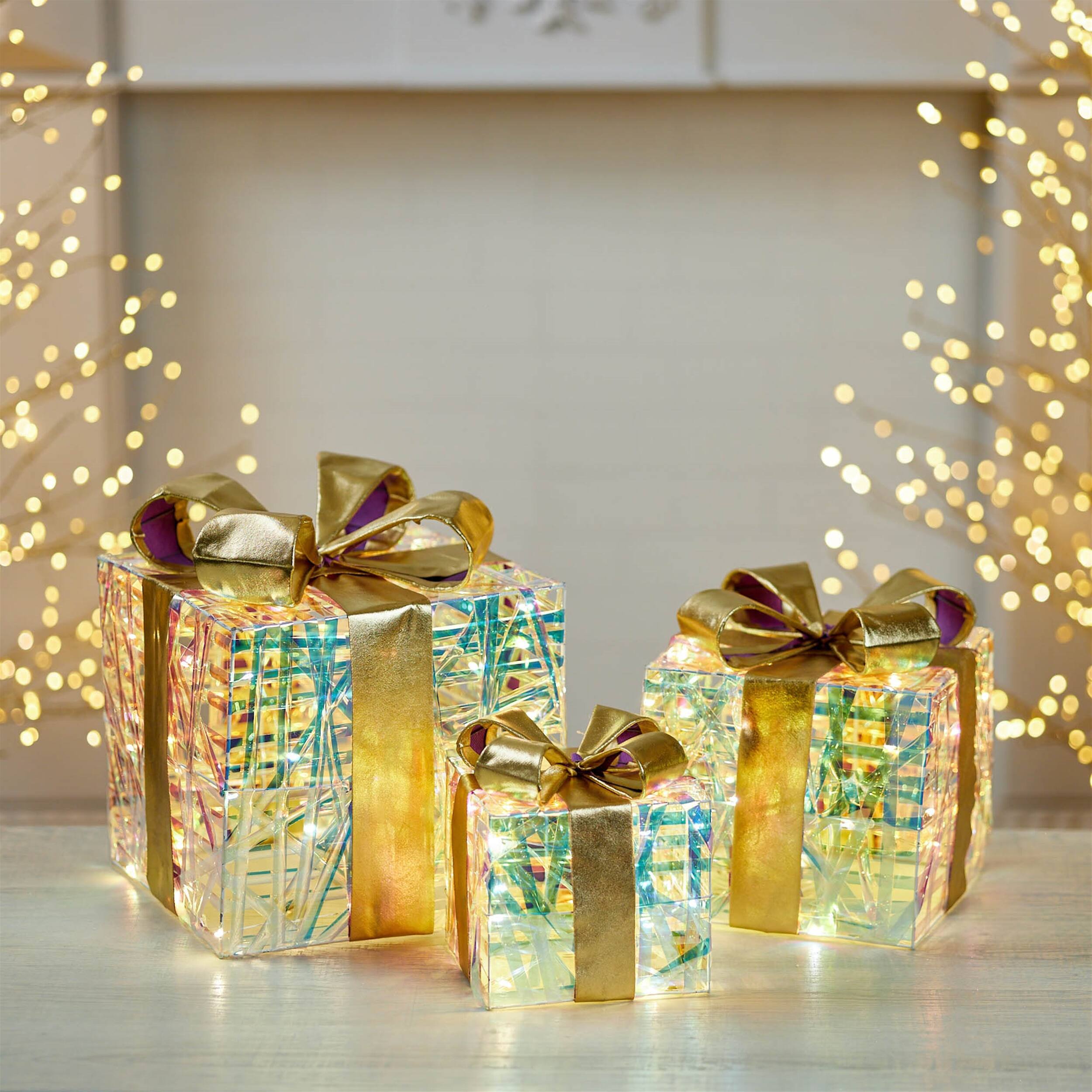 Angle. BreeBe - LED Woven Packages with Bow (Set of 3) - Gold.