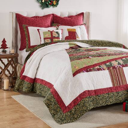 Front. BreeBe - Christmas Tree Quilt Set 3-Piece Full/Queen - Holiday.