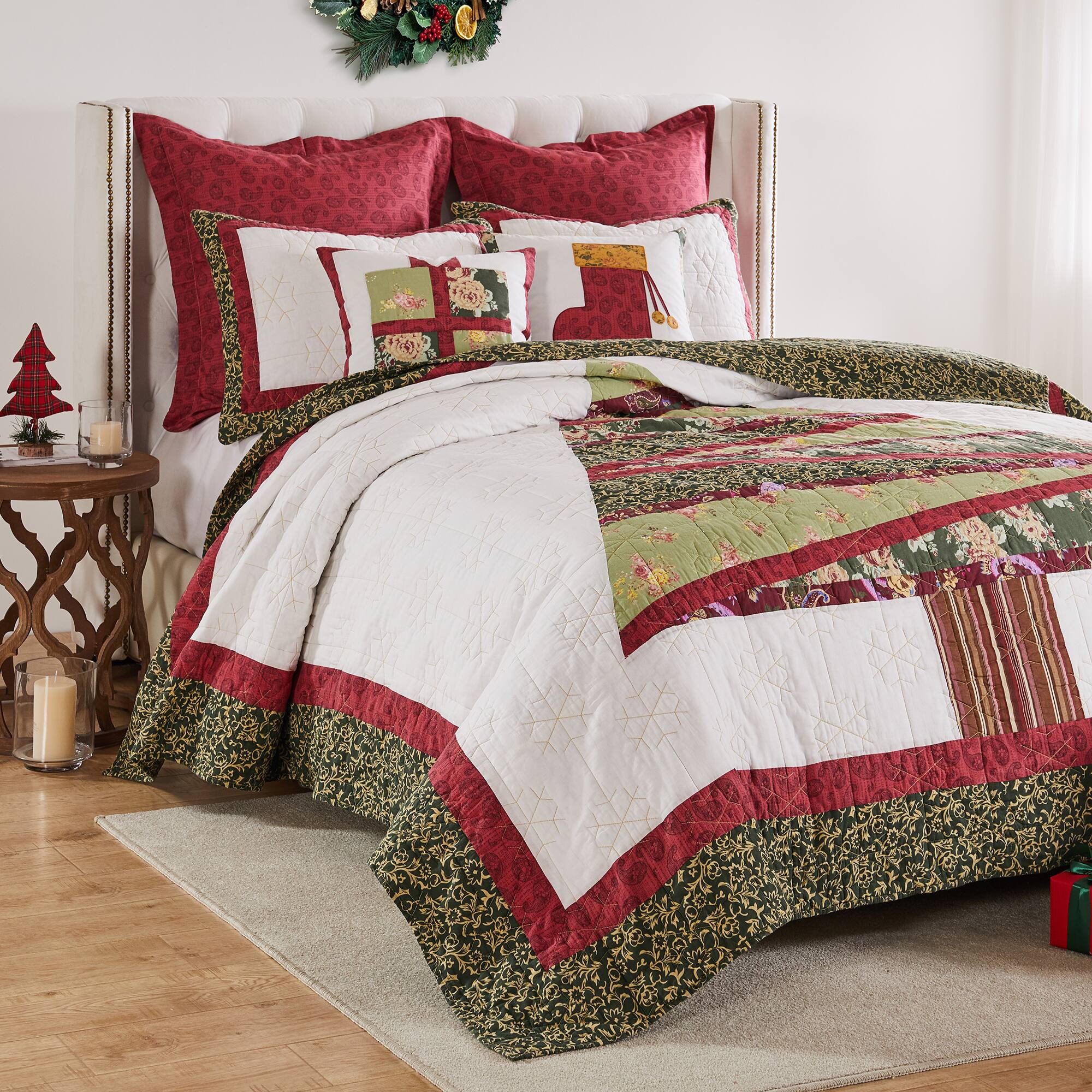 Front. BreeBe - Christmas Tree Quilt Set 3-Piece Full/Queen - Holiday.