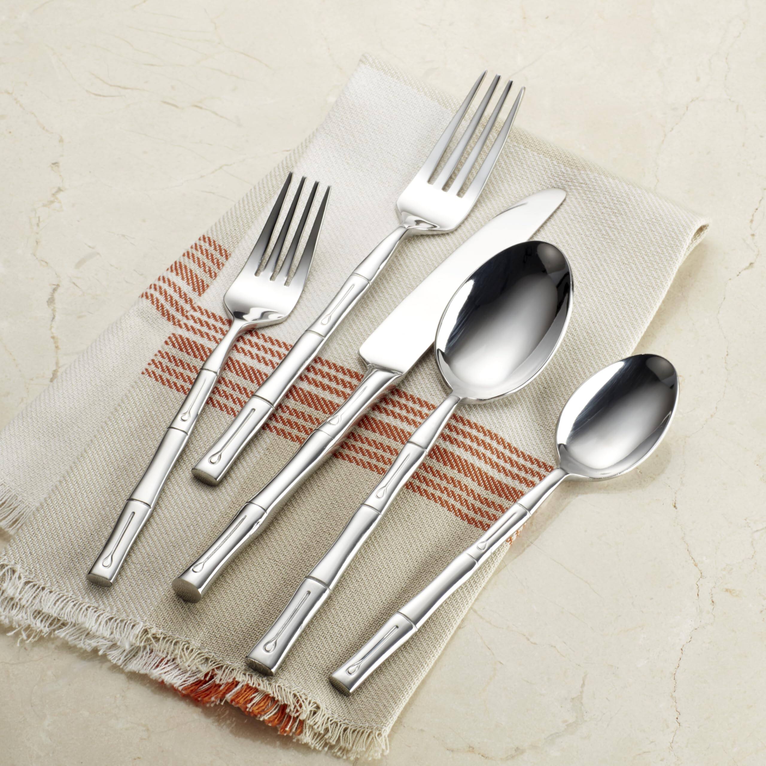 Left. Dazzed Corner - 20 Piece Flatware Set, Service for 4 - Silver.