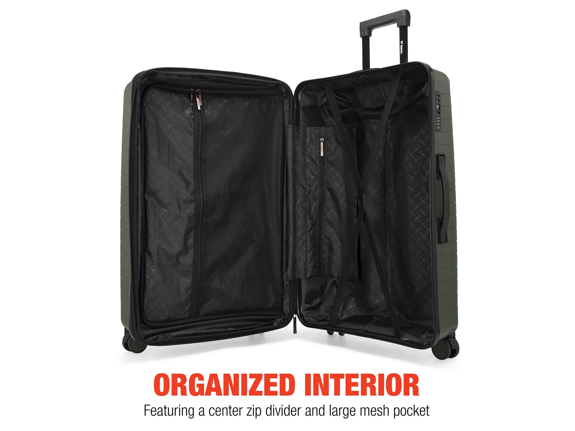 ORGANIZED INTERIOR
Featuring a center zip divider and large mesh pocket
