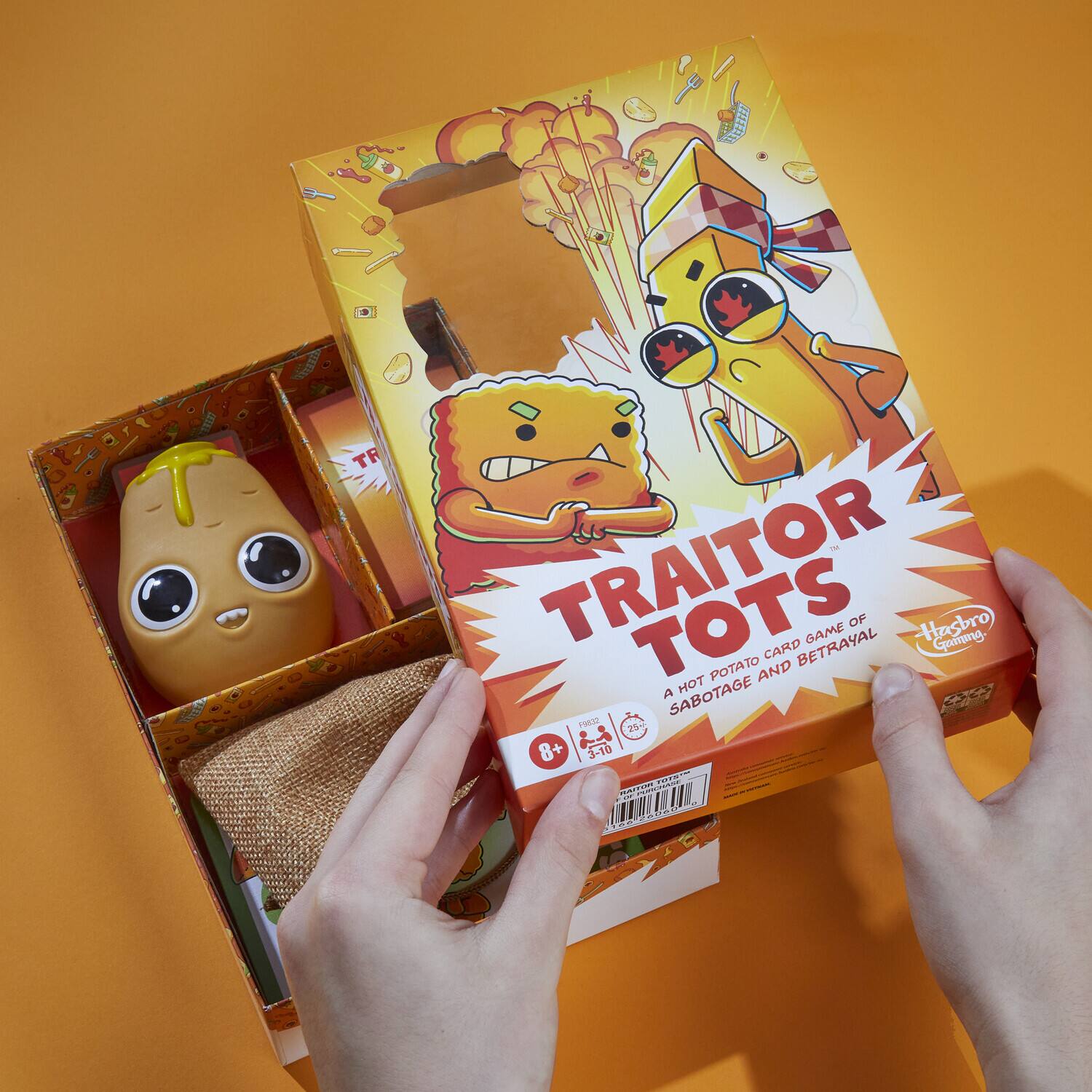 TRAITOR TOTS  
A HOT POTATO CARD GAME OF SABOTAGE AND BETRAYAL  
Hasbro Gaming  
3+  
3-10  
32  
8+