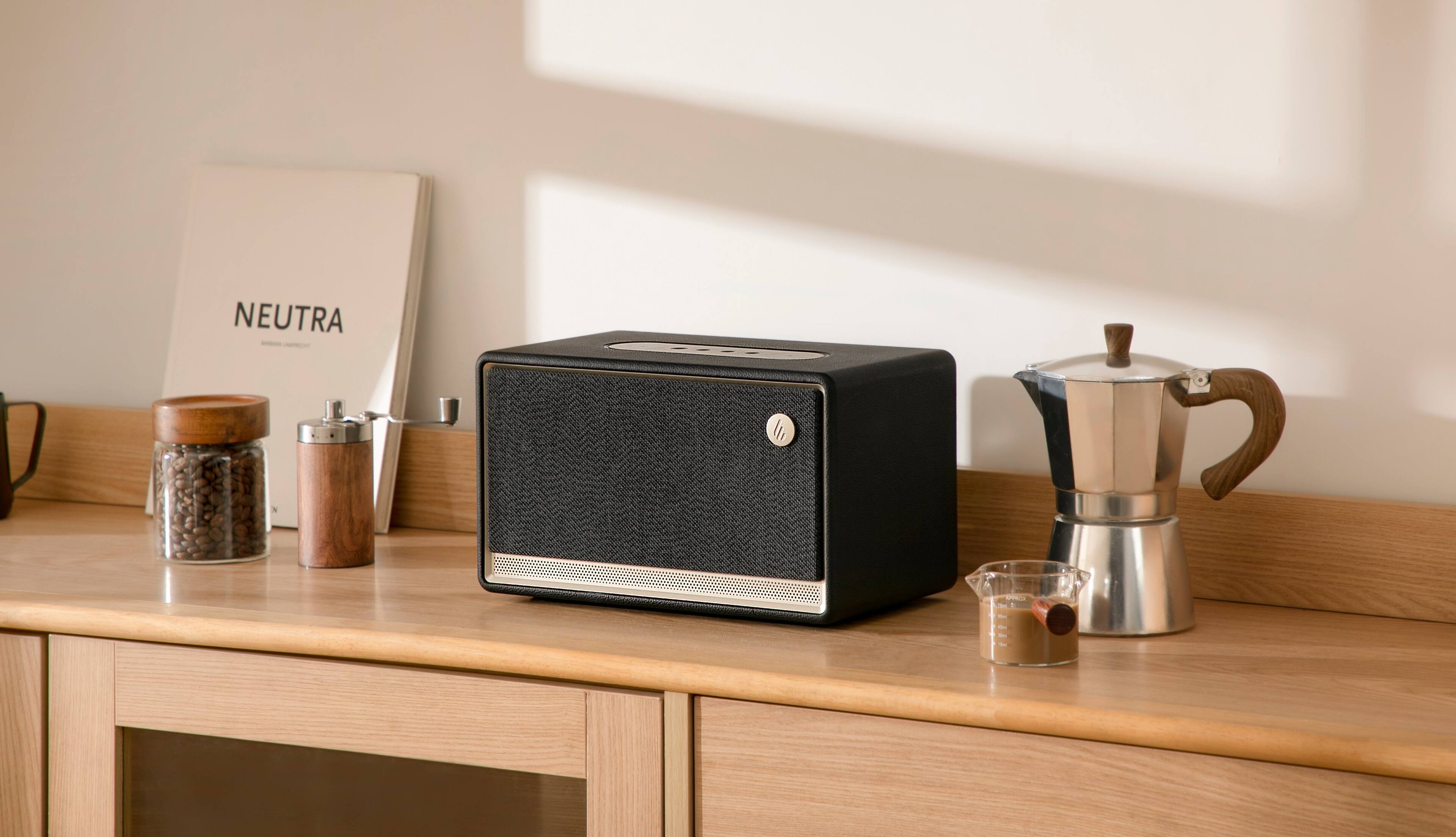 Alt View 2. Edifier - ES300 Wireless Speaker - Black.